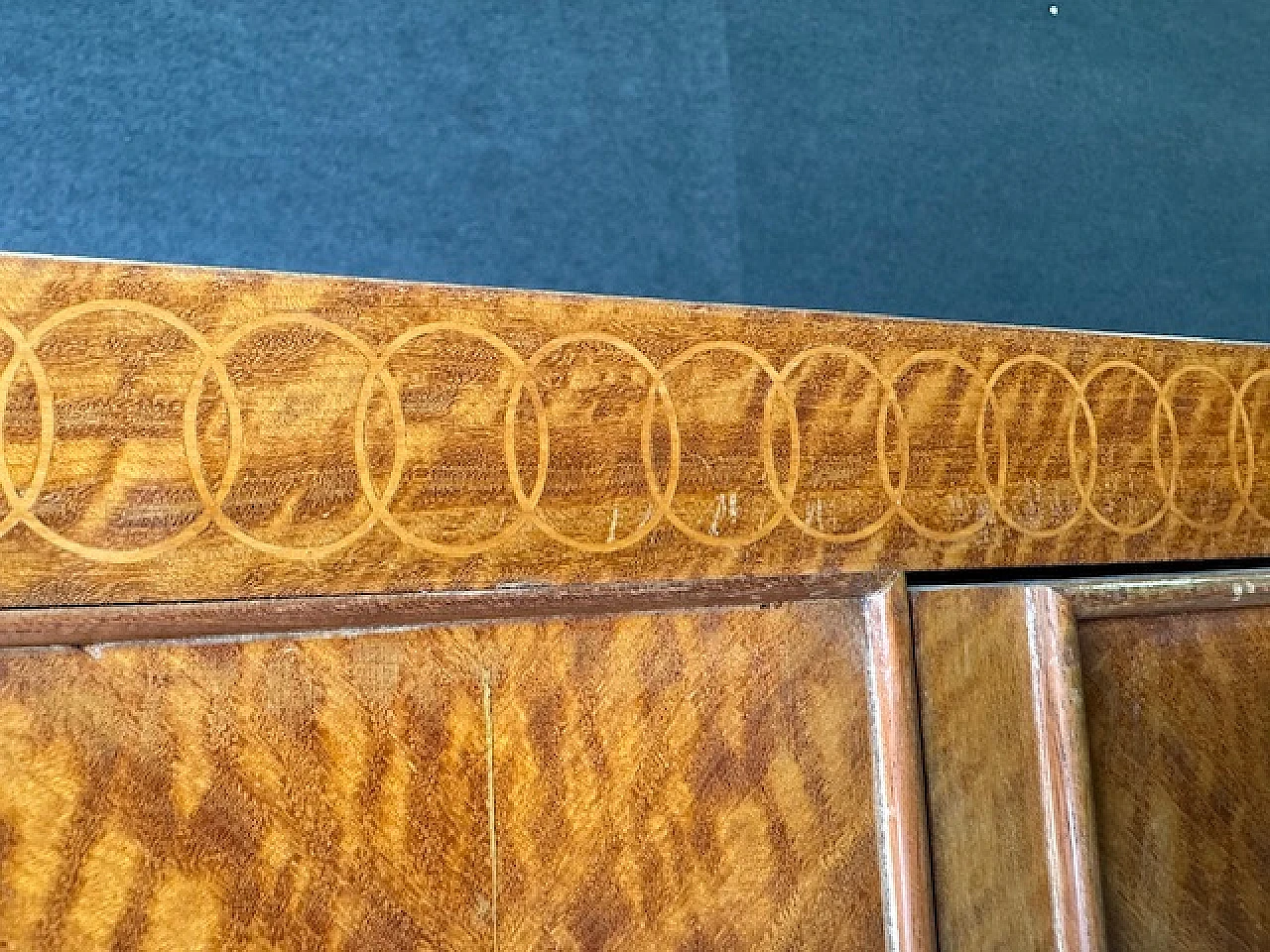 Armadio a quattro ante placcato in legno di citronnier a spina, anni '40 24