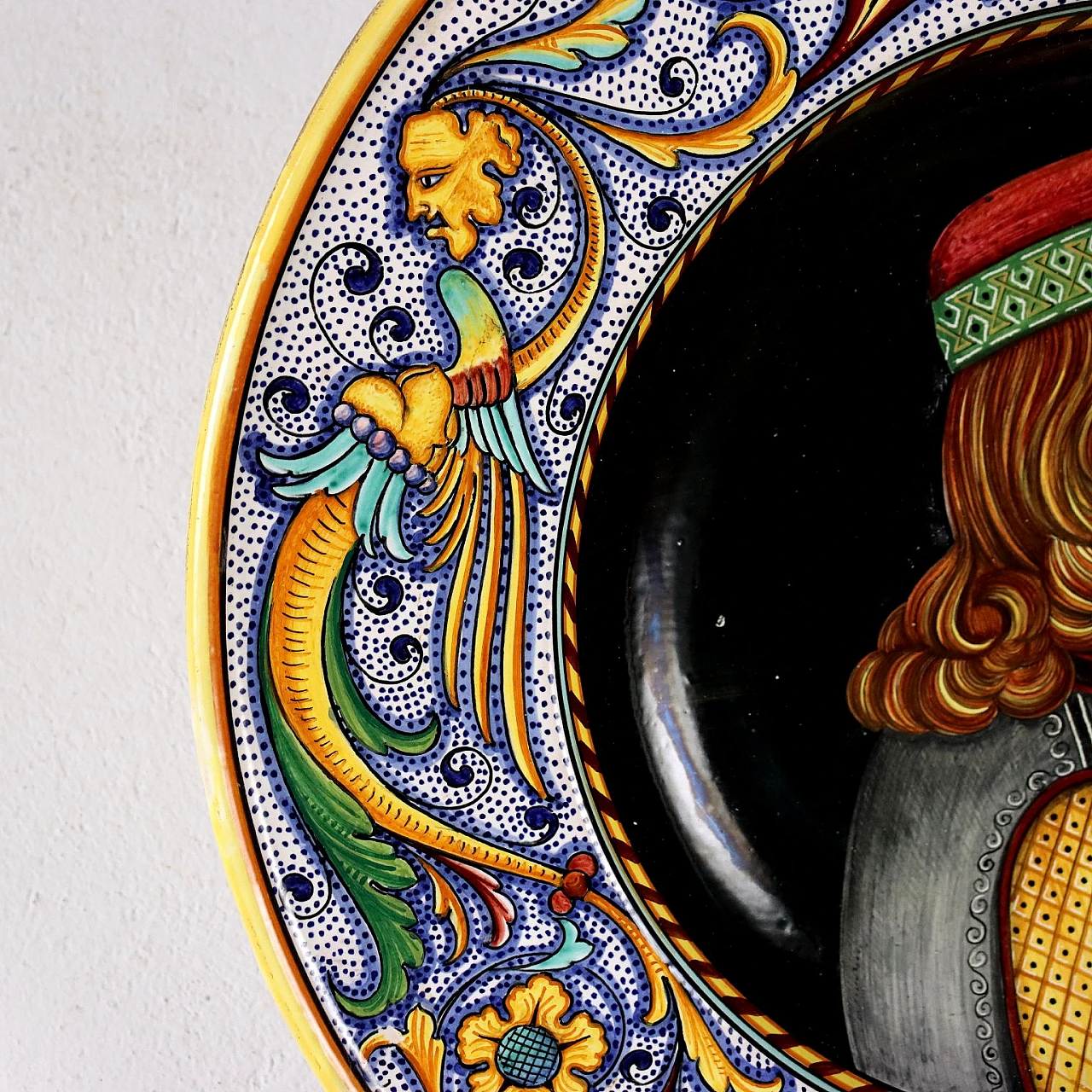 Piatto decorativo stile Neorinascimentale in ceramica smaltata di Deruta 7