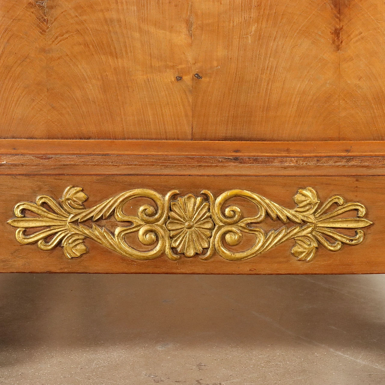 Pair of walnut beds with gilded phytomorphic carvings, 19th century 6