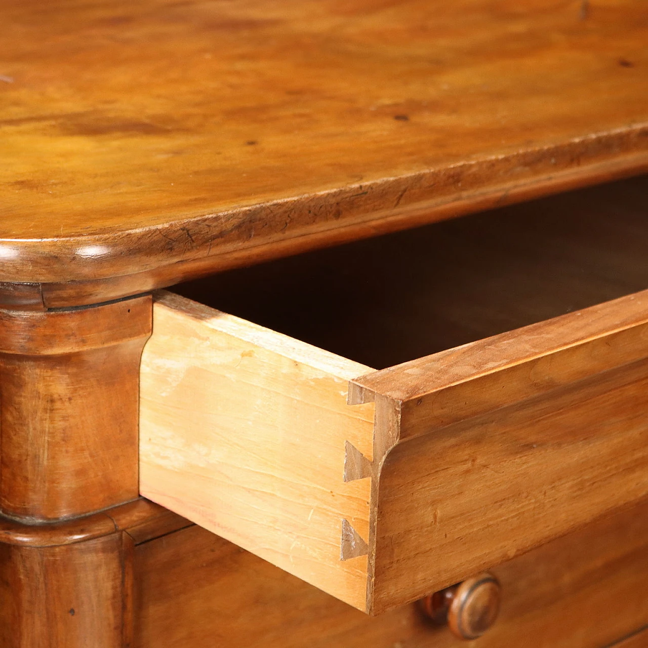 Cassettiera in noce & pioppo con piedi torniti, '800 4