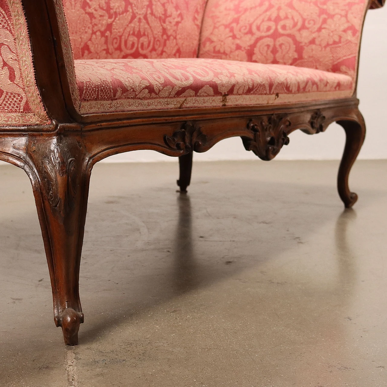 Divano Barocchetto lombardo in noce, metà '700 8