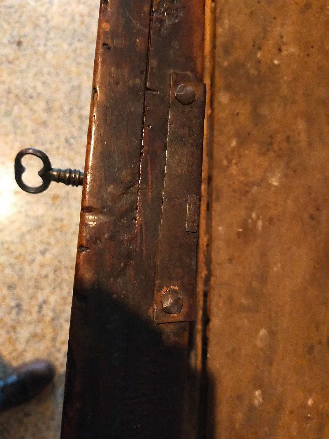 Credenza emiliano-romagnola in massello di noce, '600 6