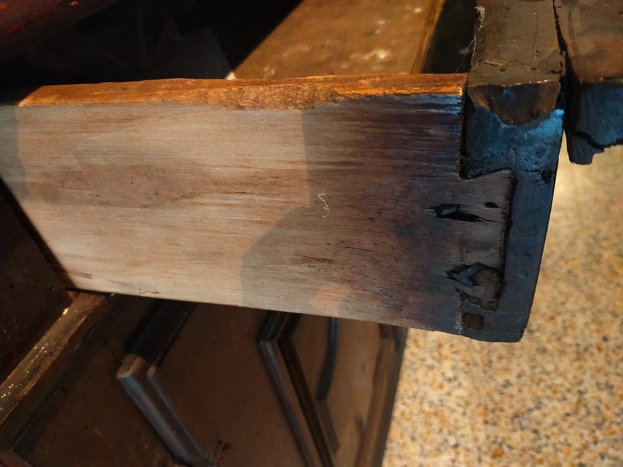 Credenza emiliano-romagnola in massello di noce, '600 8