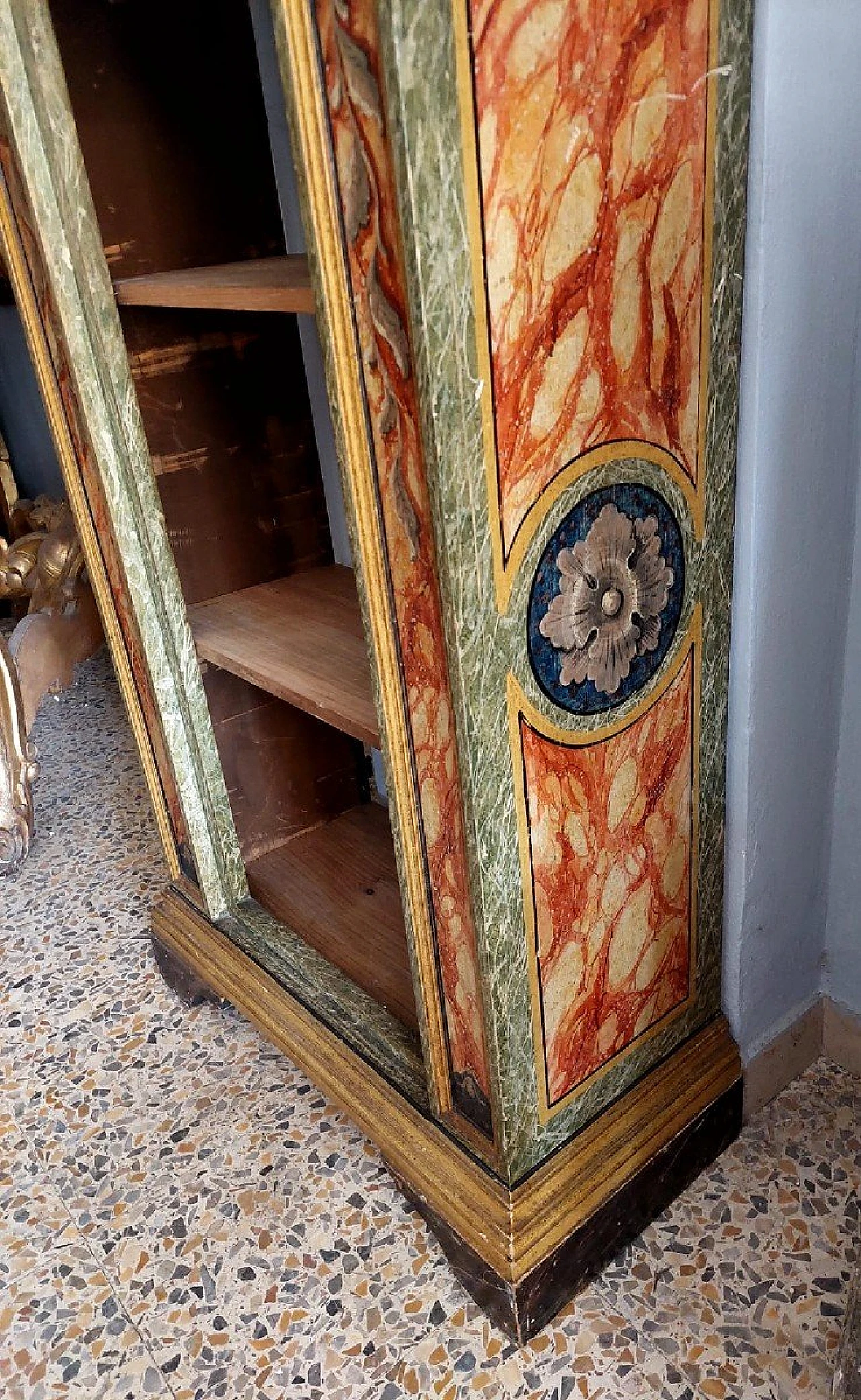 Marble-effect painted wood bookcase, early 20th century 5
