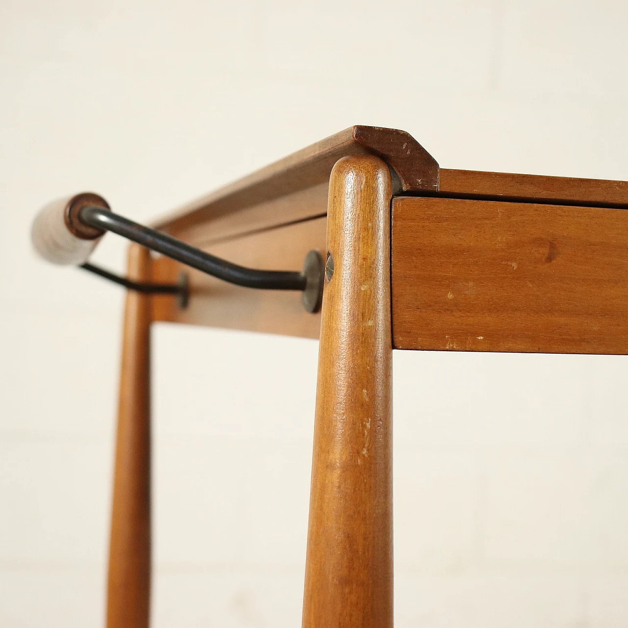 Carrello in legno a doppio ripiano con vassoio asportabile per Reguitti, anni '60 6