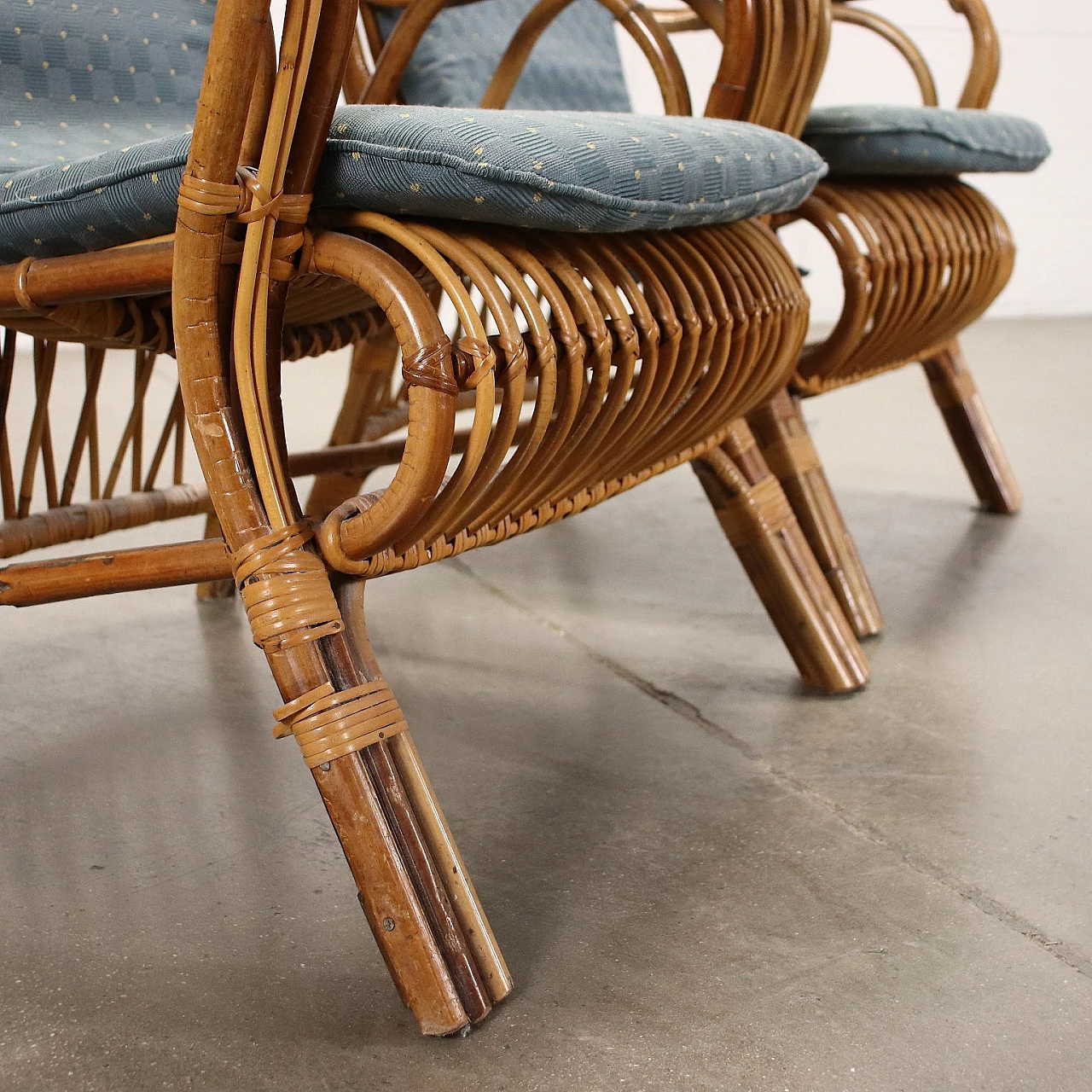 Coppia di poltrone in vimini, anni '60 5