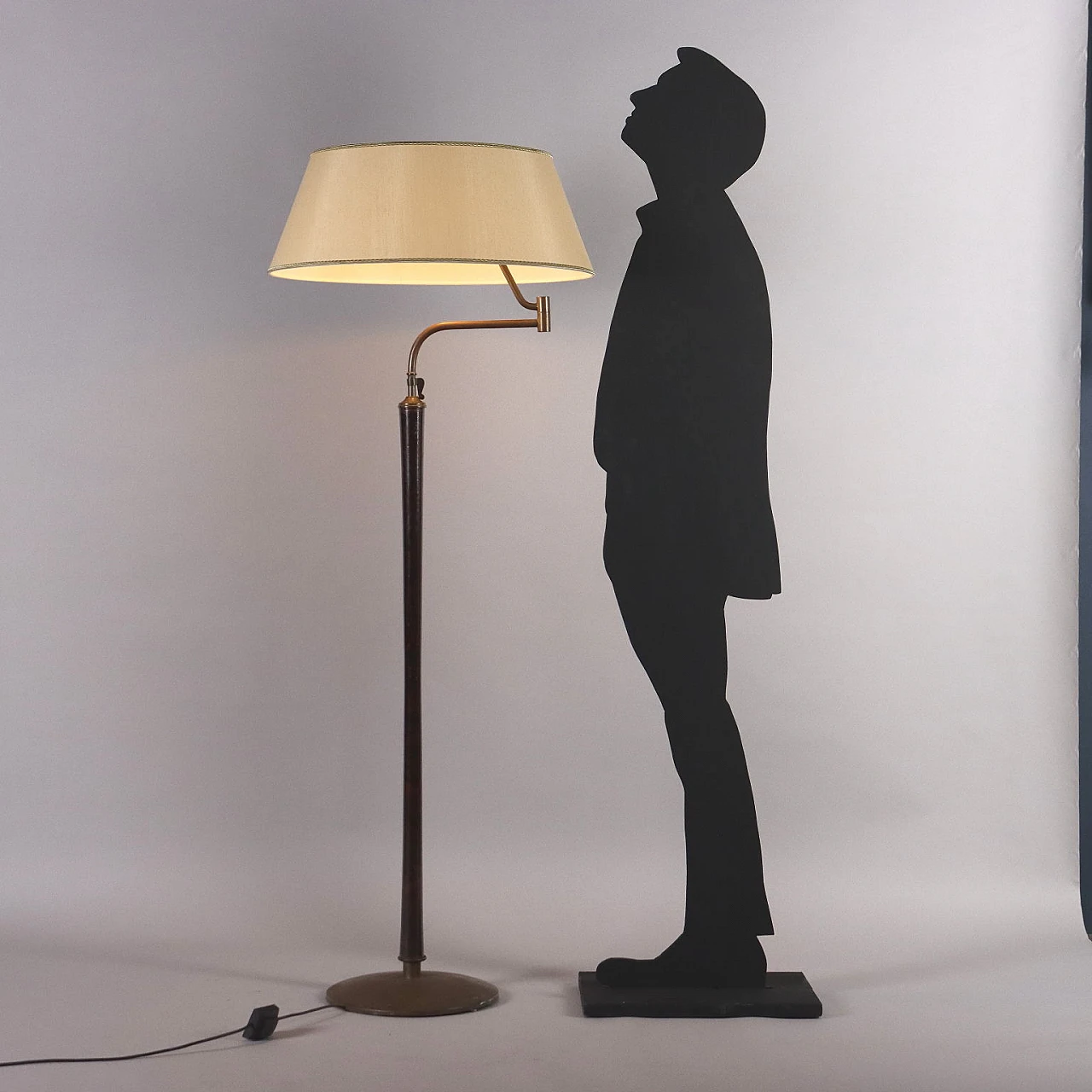 Floor lamp in stained wood and brass, 1950s 2