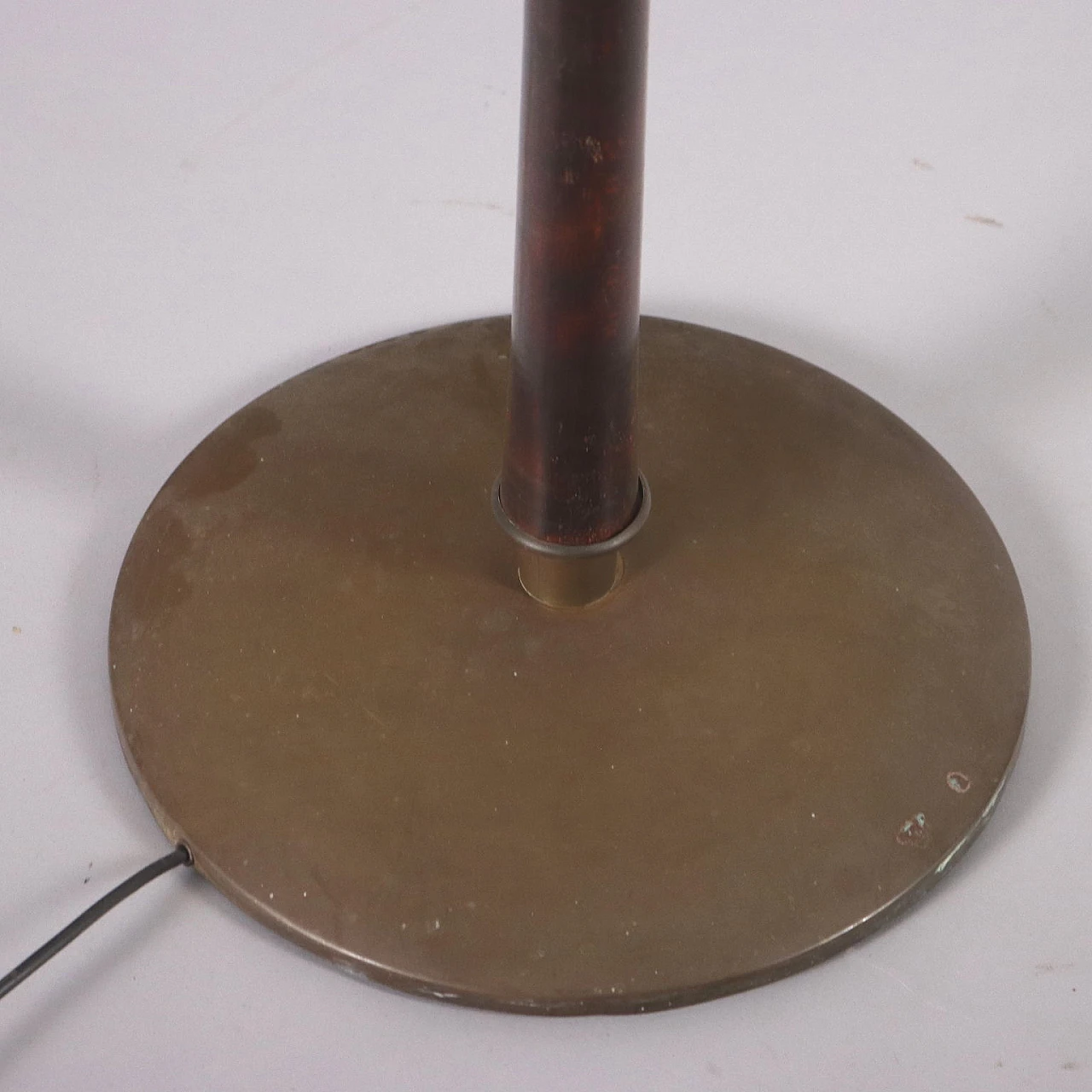 Floor lamp in stained wood and brass, 1950s 9