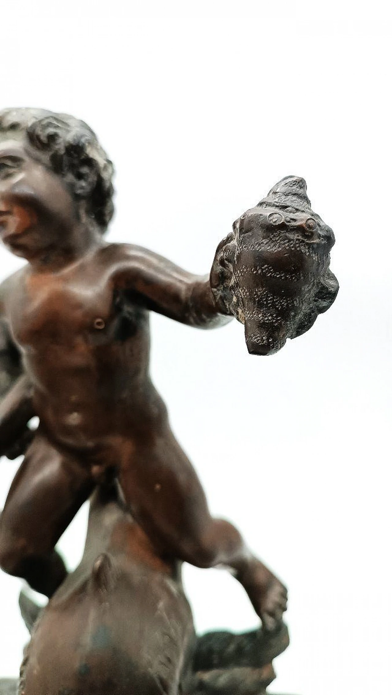 V. Cinque, putto con delfino, scultura in bronzo, fine '800 8
