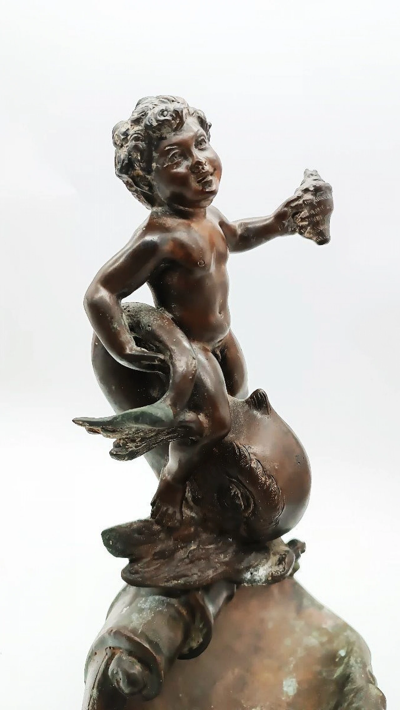 V. Cinque, putto con delfino, scultura in bronzo, fine '800 11