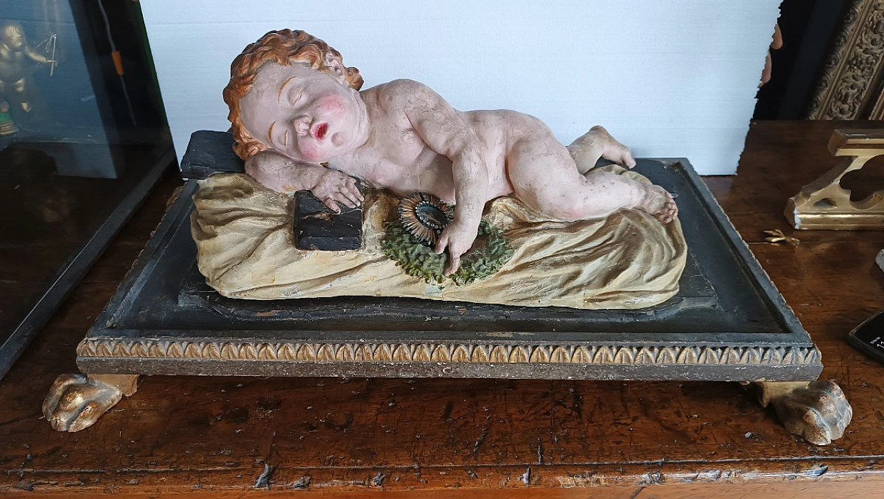 Stucco sleeping Baby Jesus sculpture in lacquered case, 18th century 3