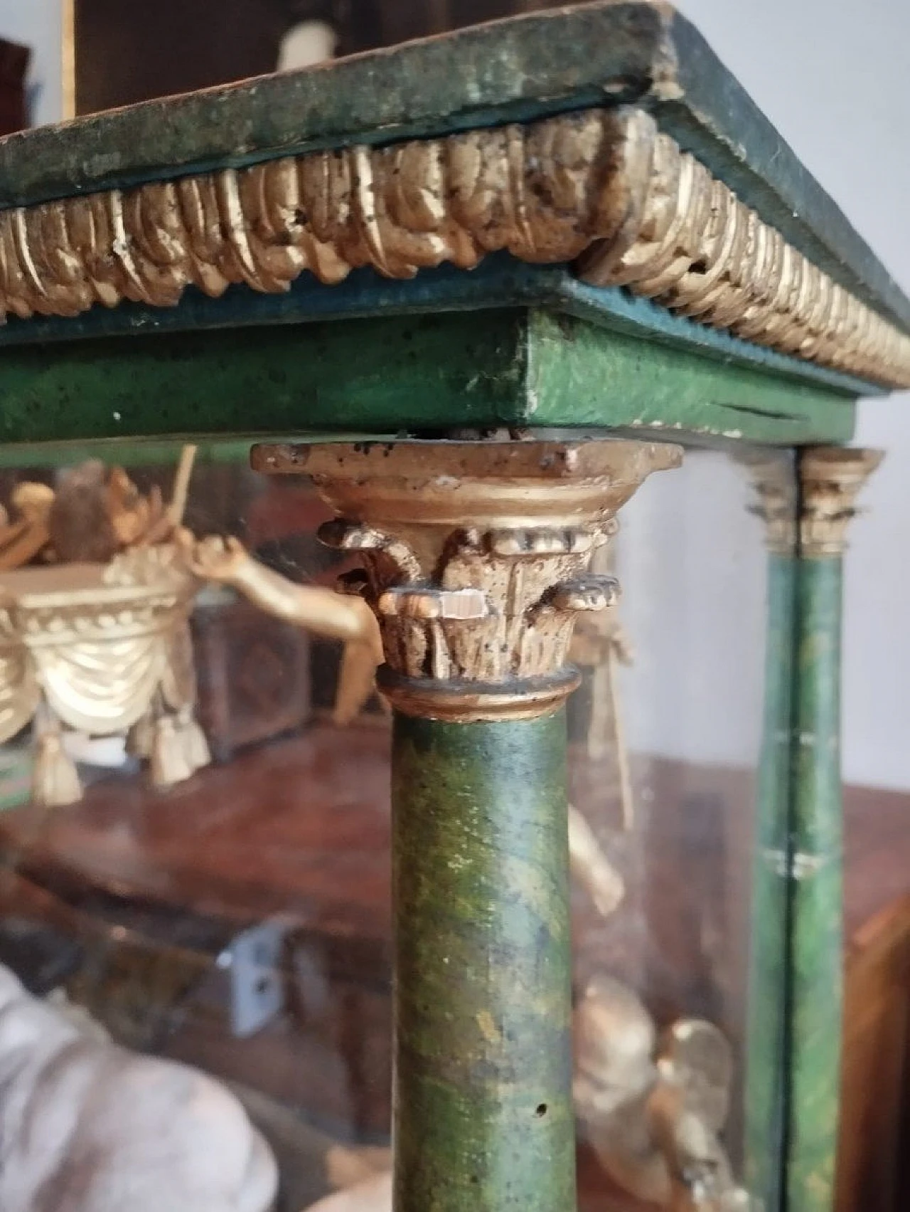 Stucco sleeping Baby Jesus sculpture in lacquered case, 18th century 7