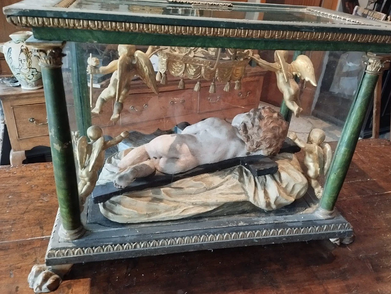 Stucco sleeping Baby Jesus sculpture in lacquered case, 18th century 12