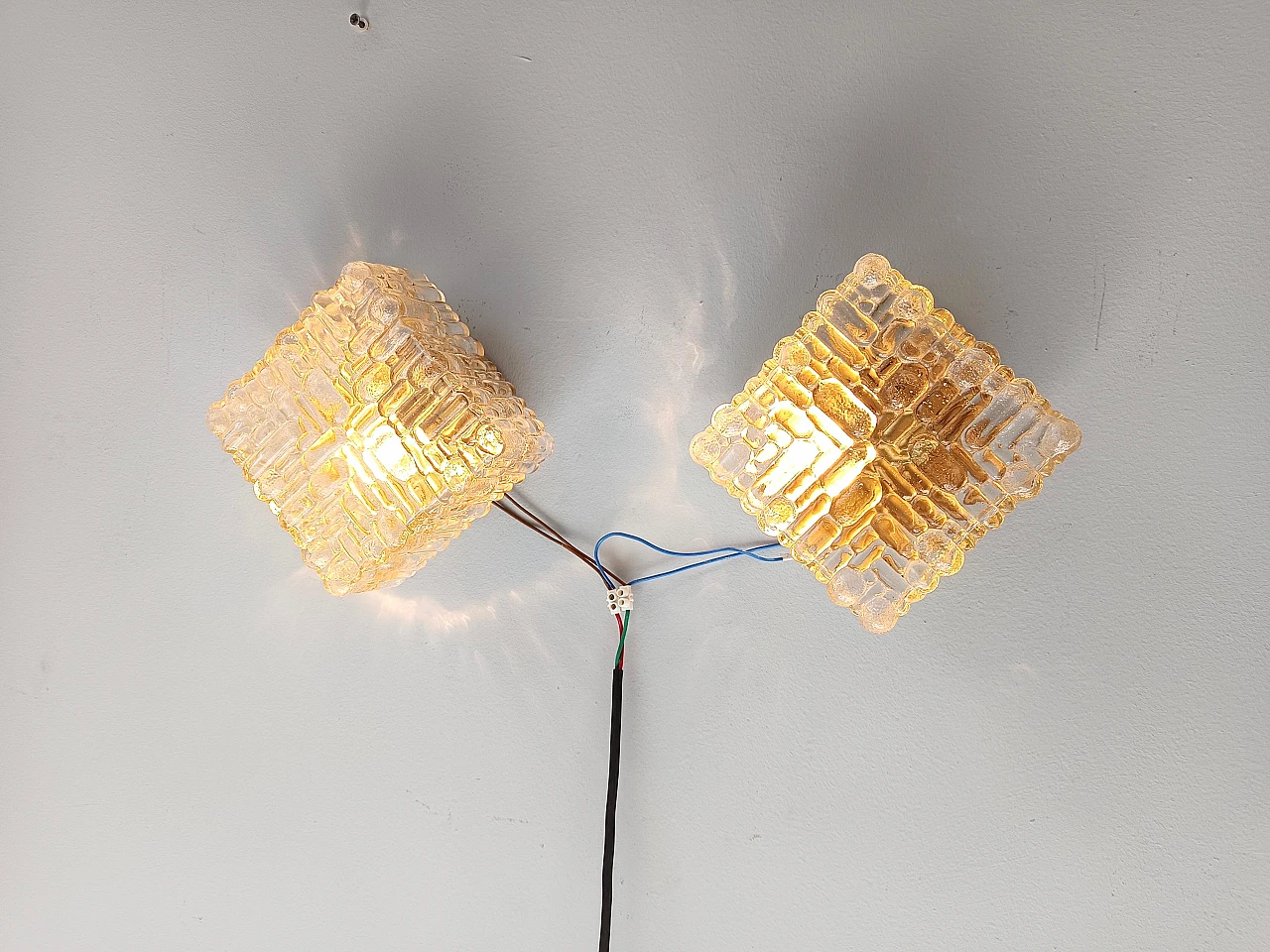 Pair of square wall lights in clear glass and iron, 1970s 2