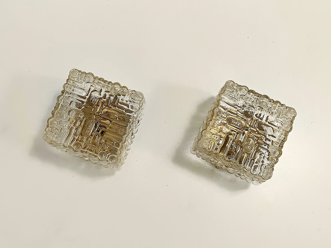 Pair of square wall lights in clear glass and iron, 1970s 4