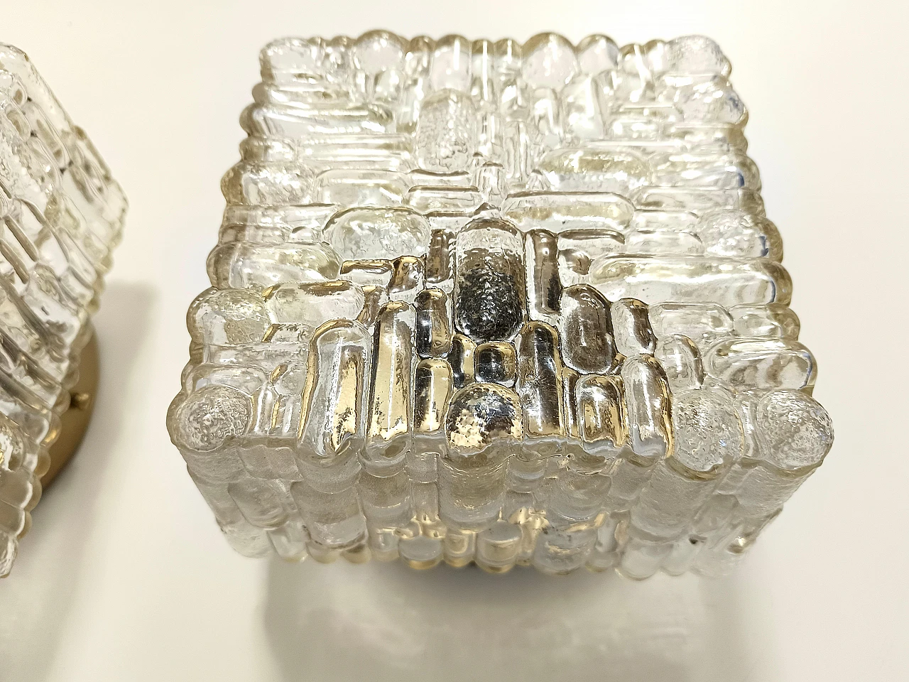 Pair of square wall lights in clear glass and iron, 1970s 7