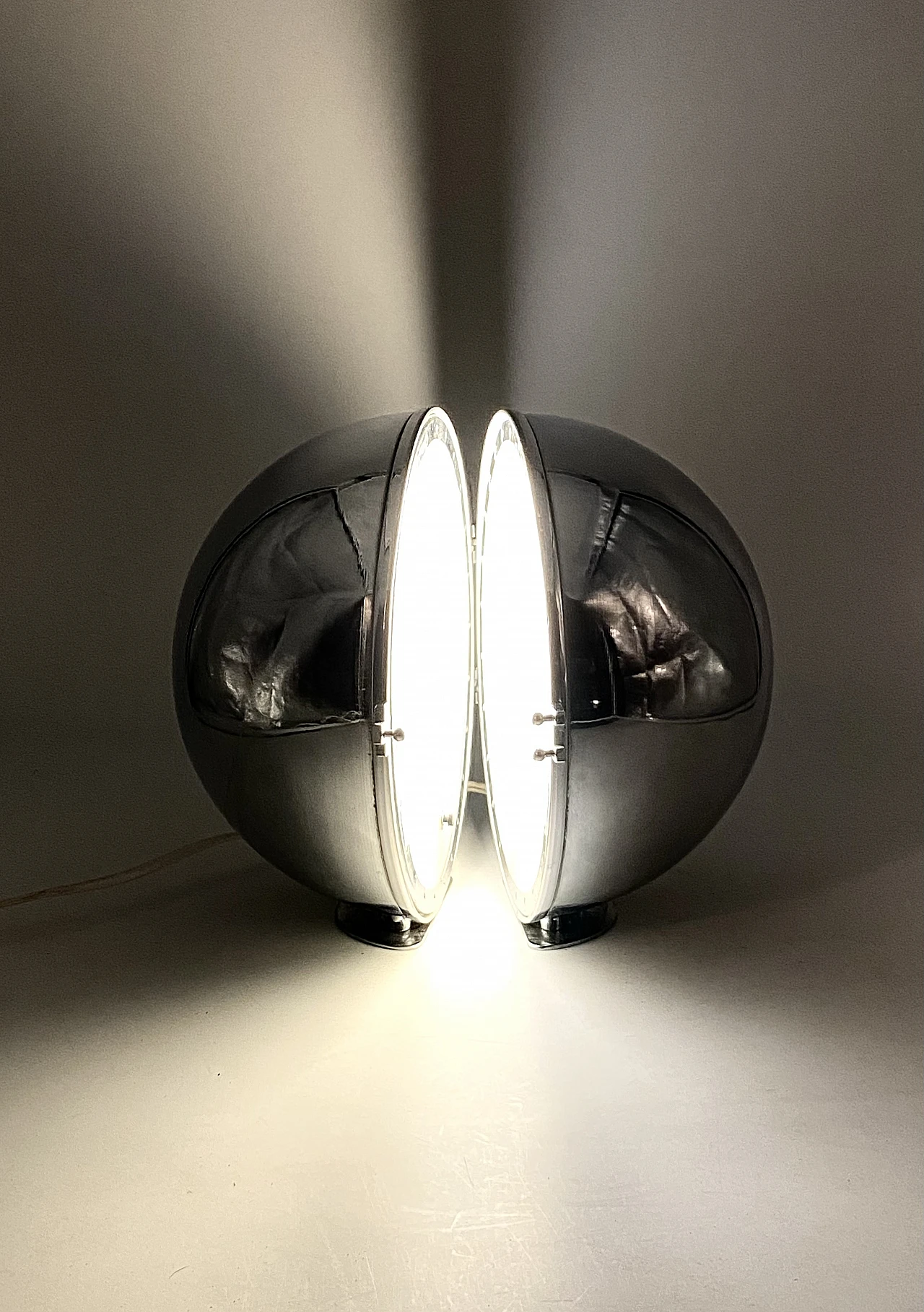 Chromed metal & glass spherical table lamp, 1970s 23