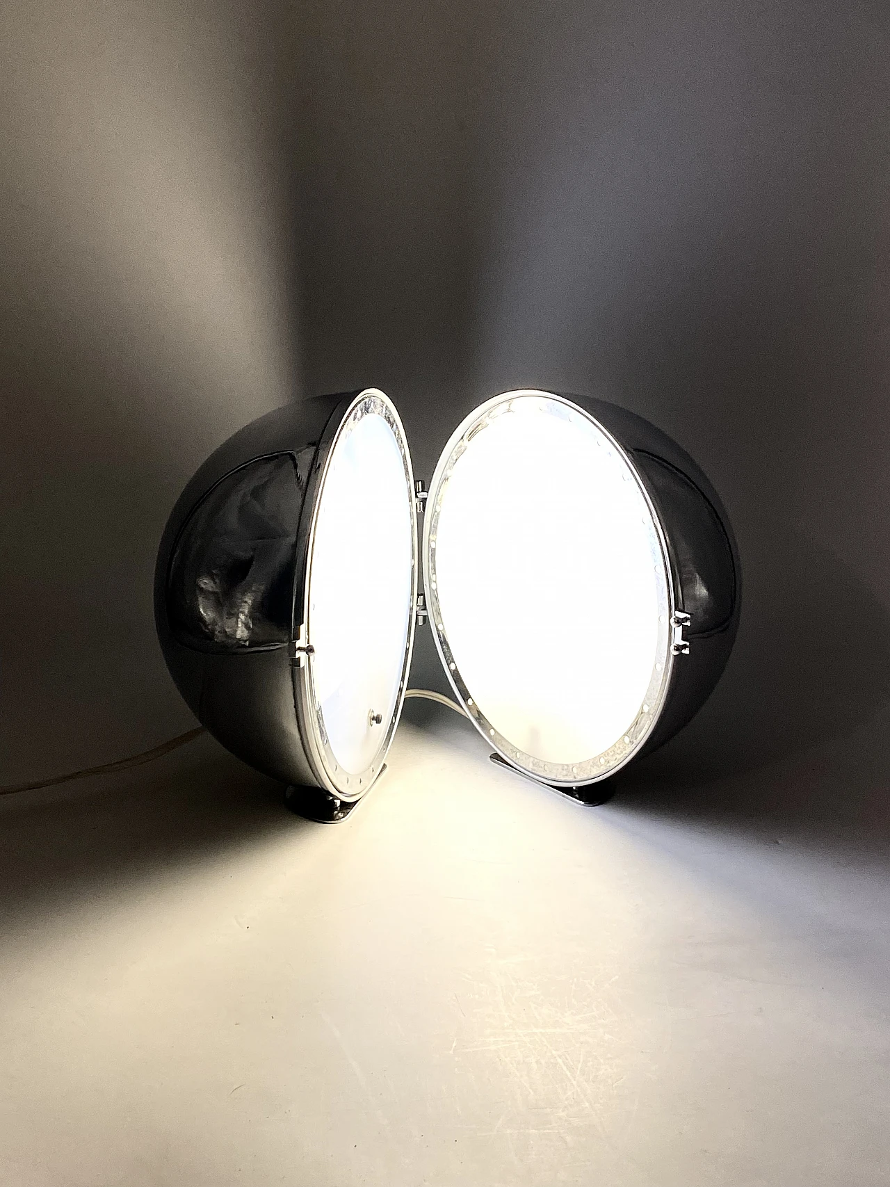 Chromed metal & glass spherical table lamp, 1970s 24