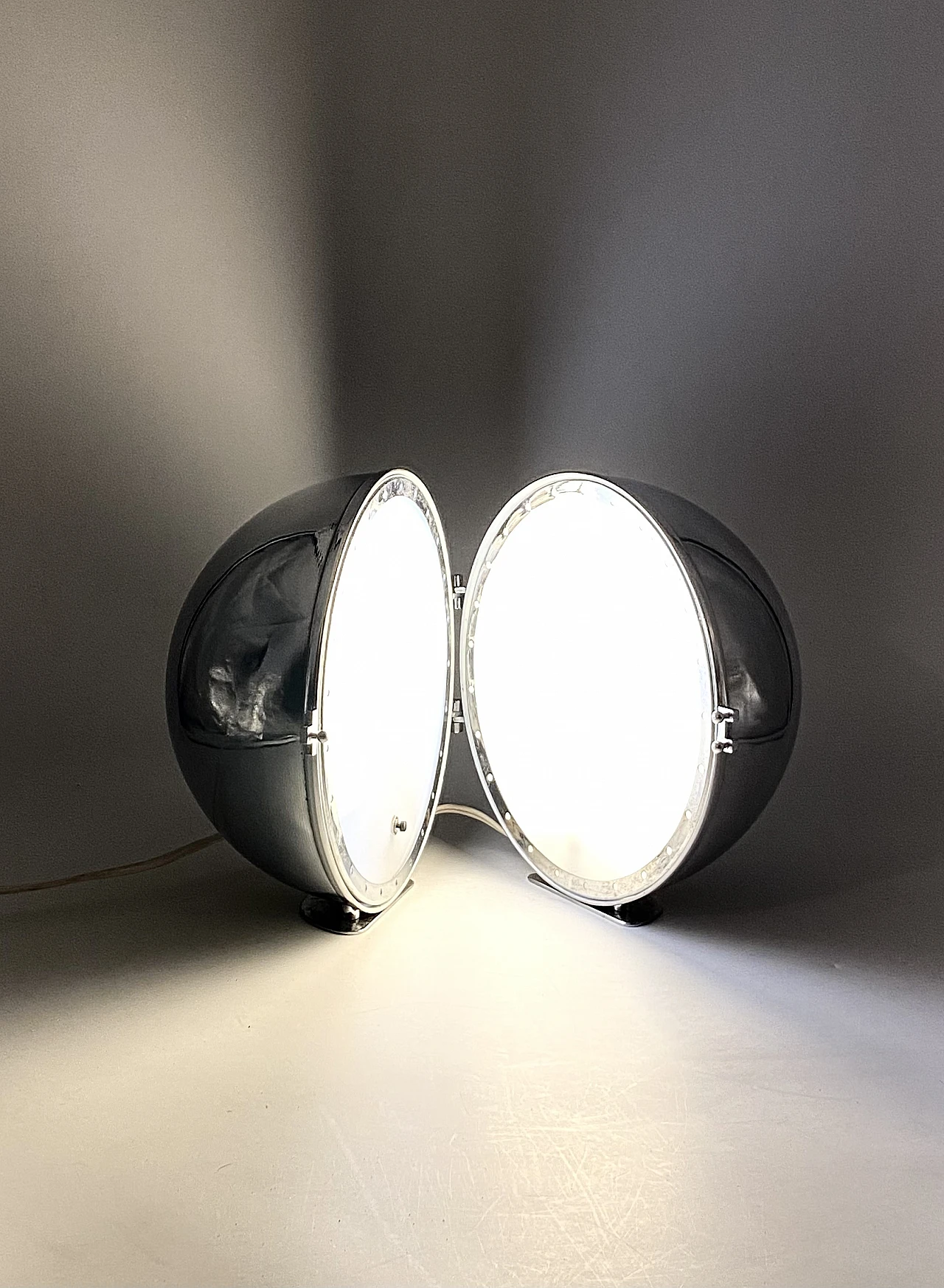 Chromed metal & glass spherical table lamp, 1970s 25