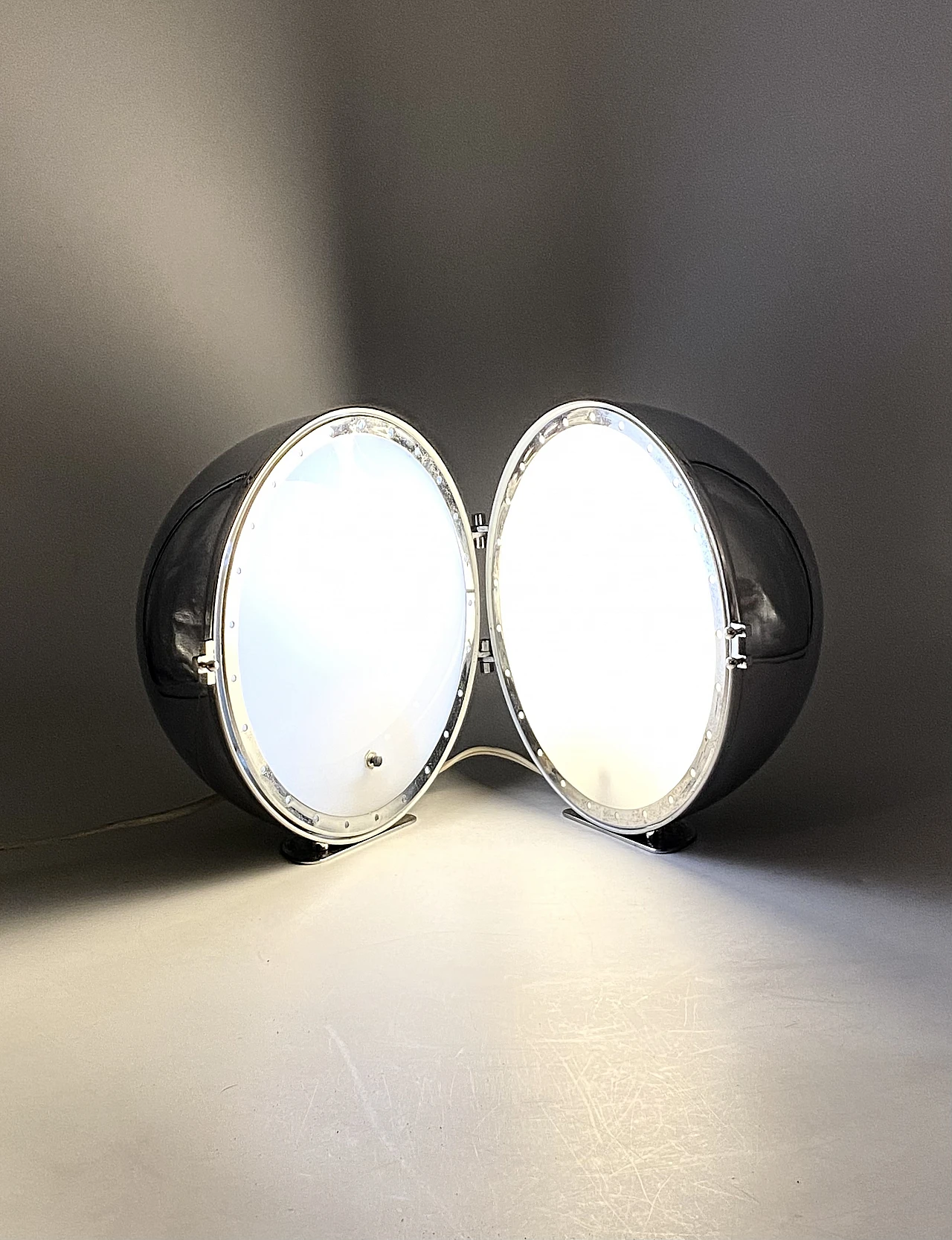 Chromed metal & glass spherical table lamp, 1970s 26