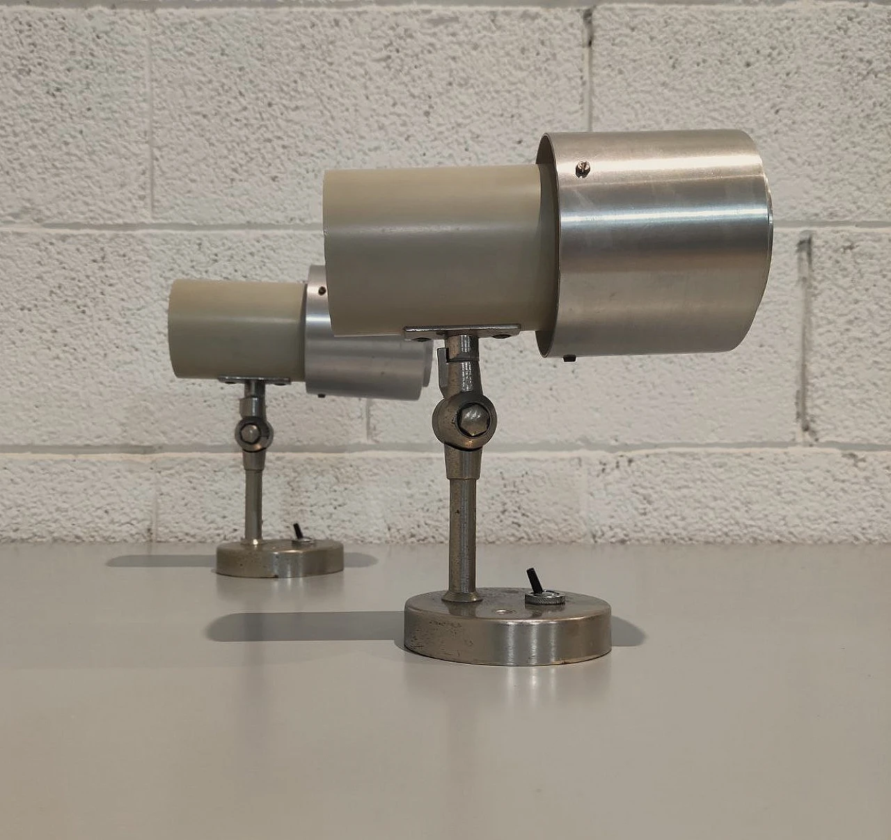 Coppia di applique orientabili in metallo di Stilnovo, anni '50 3