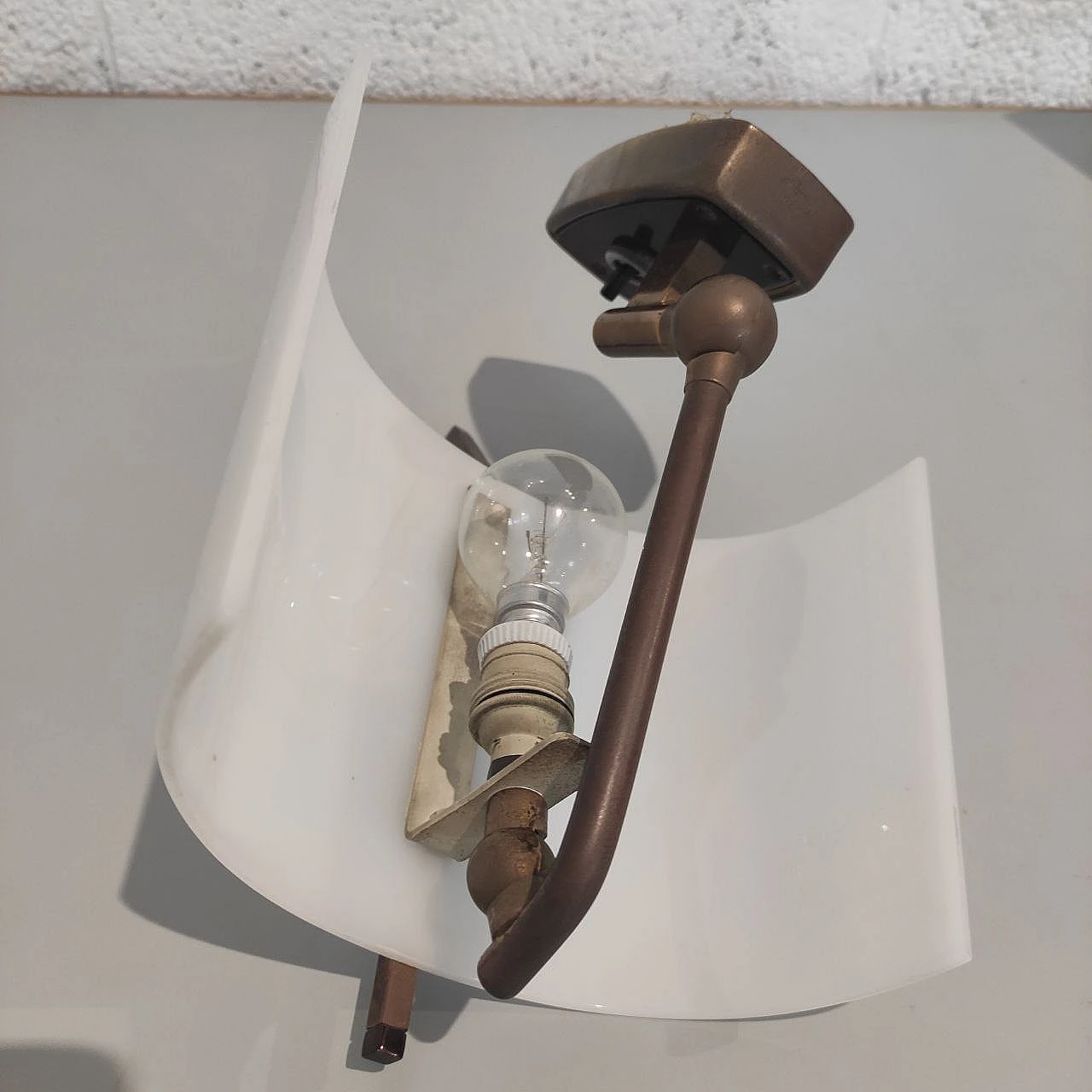 Coppia di applique 2095 in perspex e metallo di Stilnovo, anni '50 6