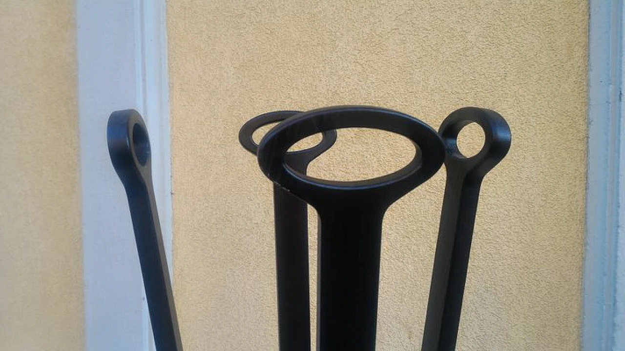 Appendiabiti da terra in legno ebanizzato e ottone cromato, anni '80 4