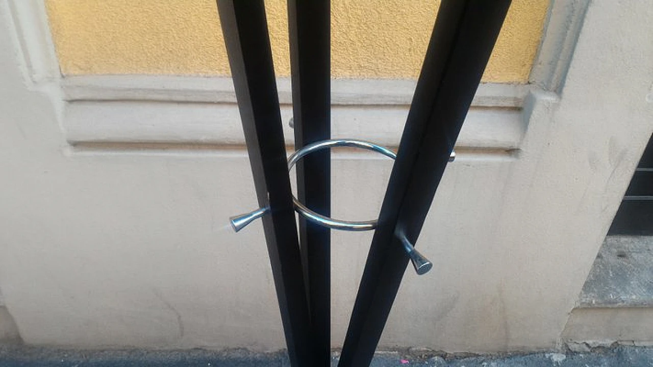 Appendiabiti da terra in legno ebanizzato e ottone cromato, anni '80 5