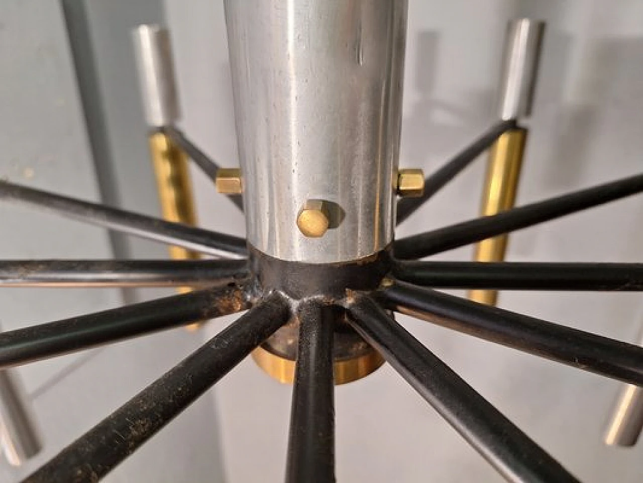 Lampadario 1147 in metallo cromato e ottone di Stilnovo, anni '50 5
