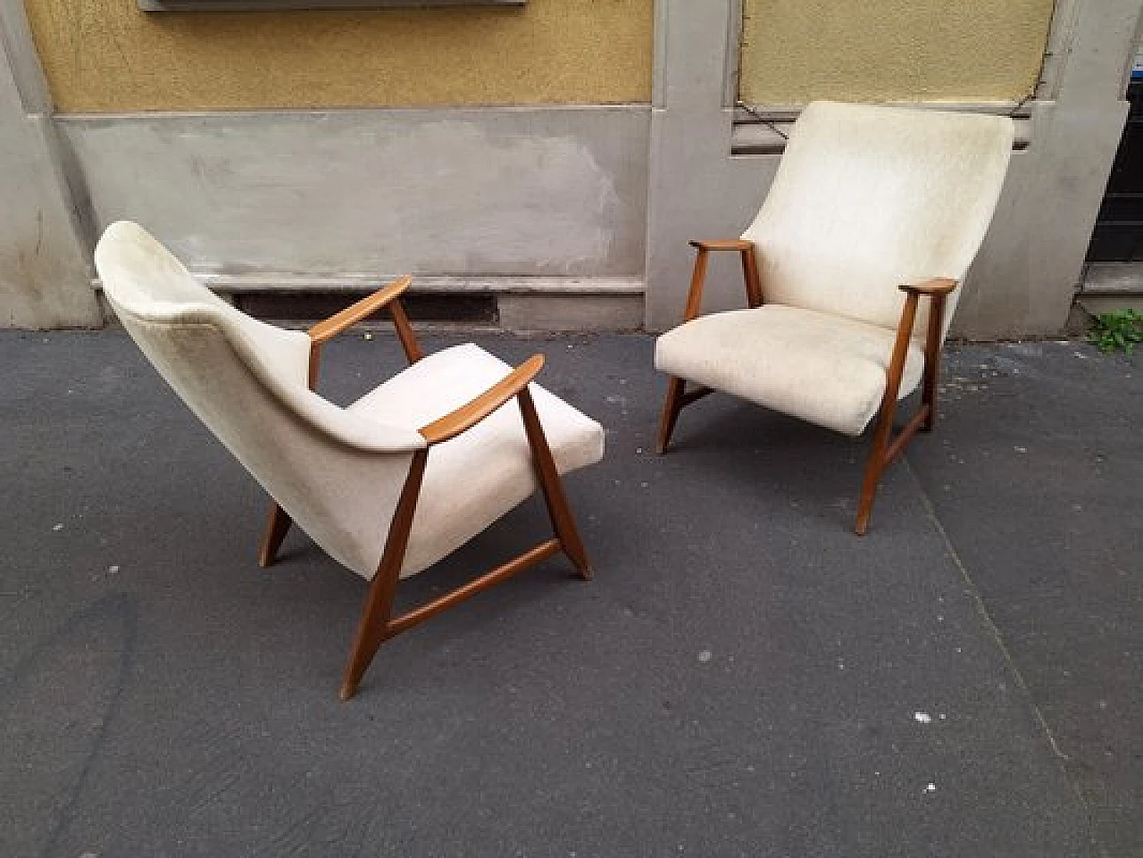 Coppia di Poltrone svedesi in tessuto beige e legno, anni '50 3