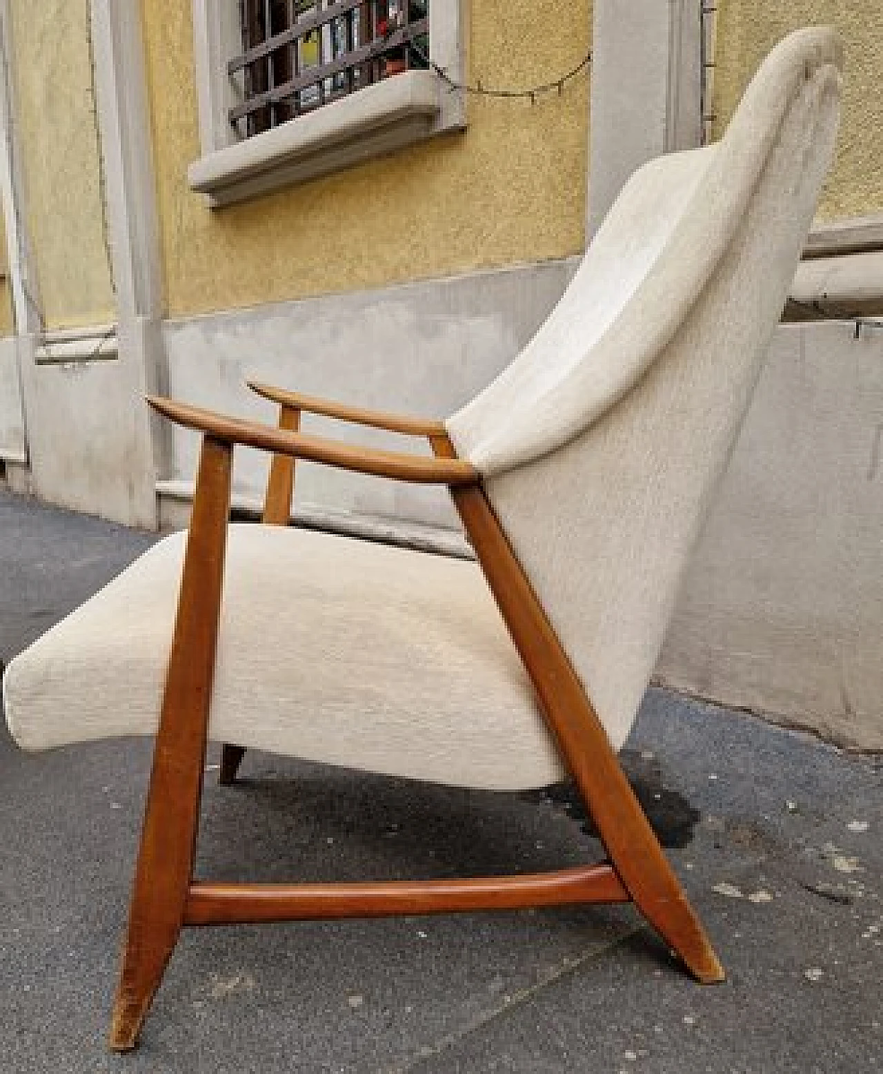Coppia di Poltrone svedesi in tessuto beige e legno, anni '50 4