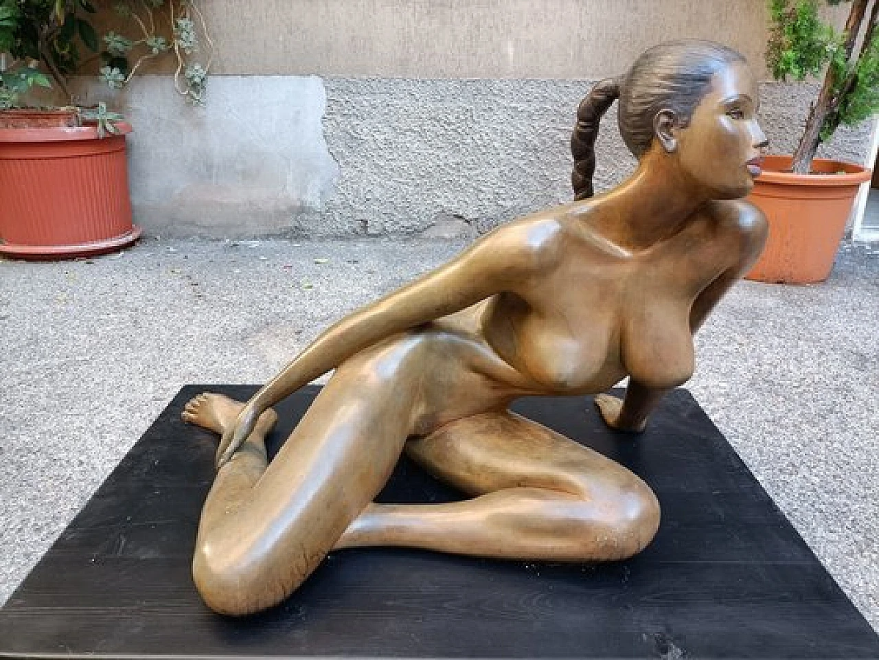 V. De Marchi, Nude of a woman, bronze sculpture on wood, 1980s 7