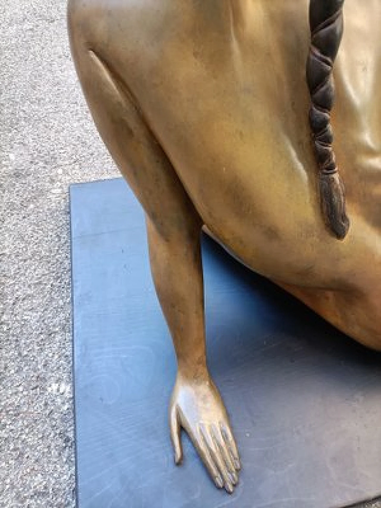 V. De Marchi, Nude of a woman, bronze sculpture on wood, 1980s 10