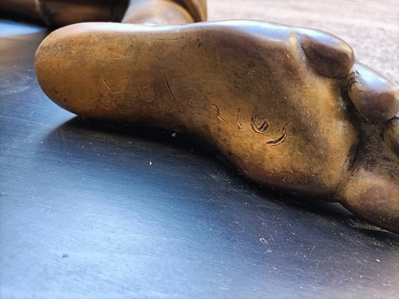 V. De Marchi, Nude of a woman, bronze sculpture on wood, 1980s 12