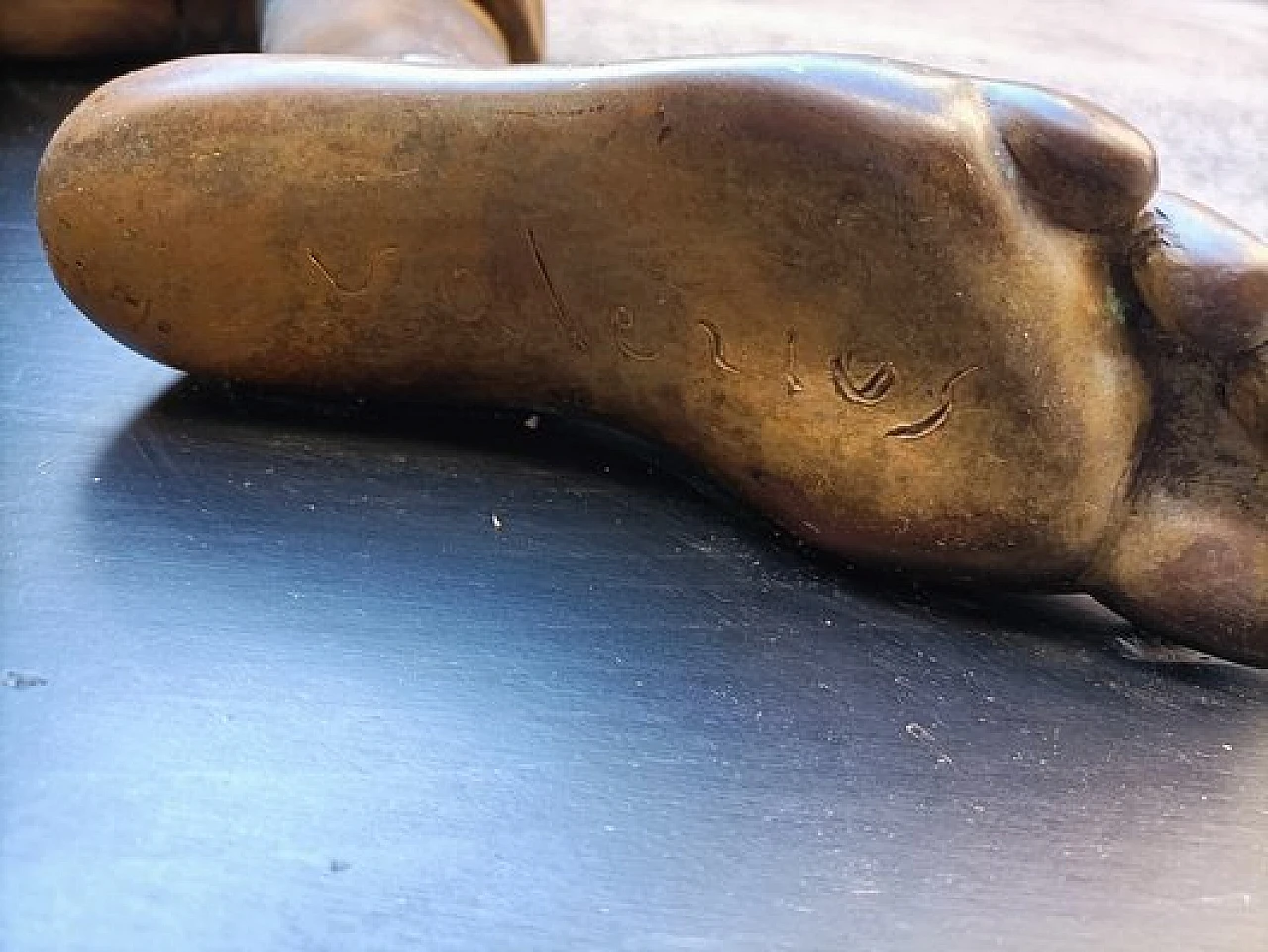 V. De Marchi, Nude of a woman, bronze sculpture on wood, 1980s 14