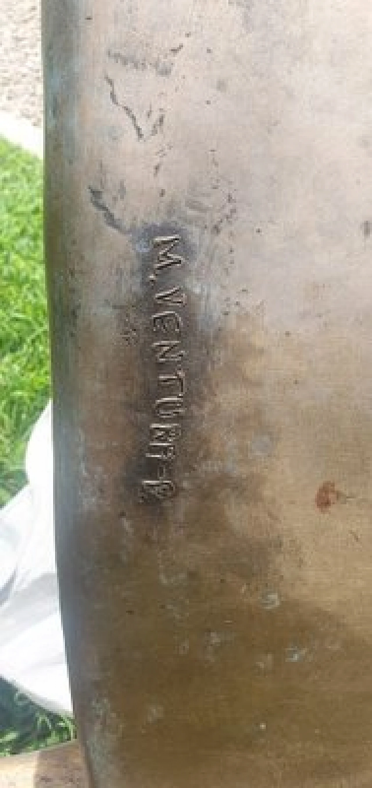 M. Ventura, Donna con i capelli al vento, scultura in bronzo, anni '80 14