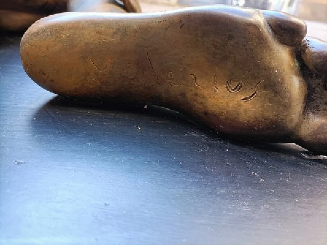 V. De Marchi, Nude of a woman, bronze sculpture on wood, 1980s 15