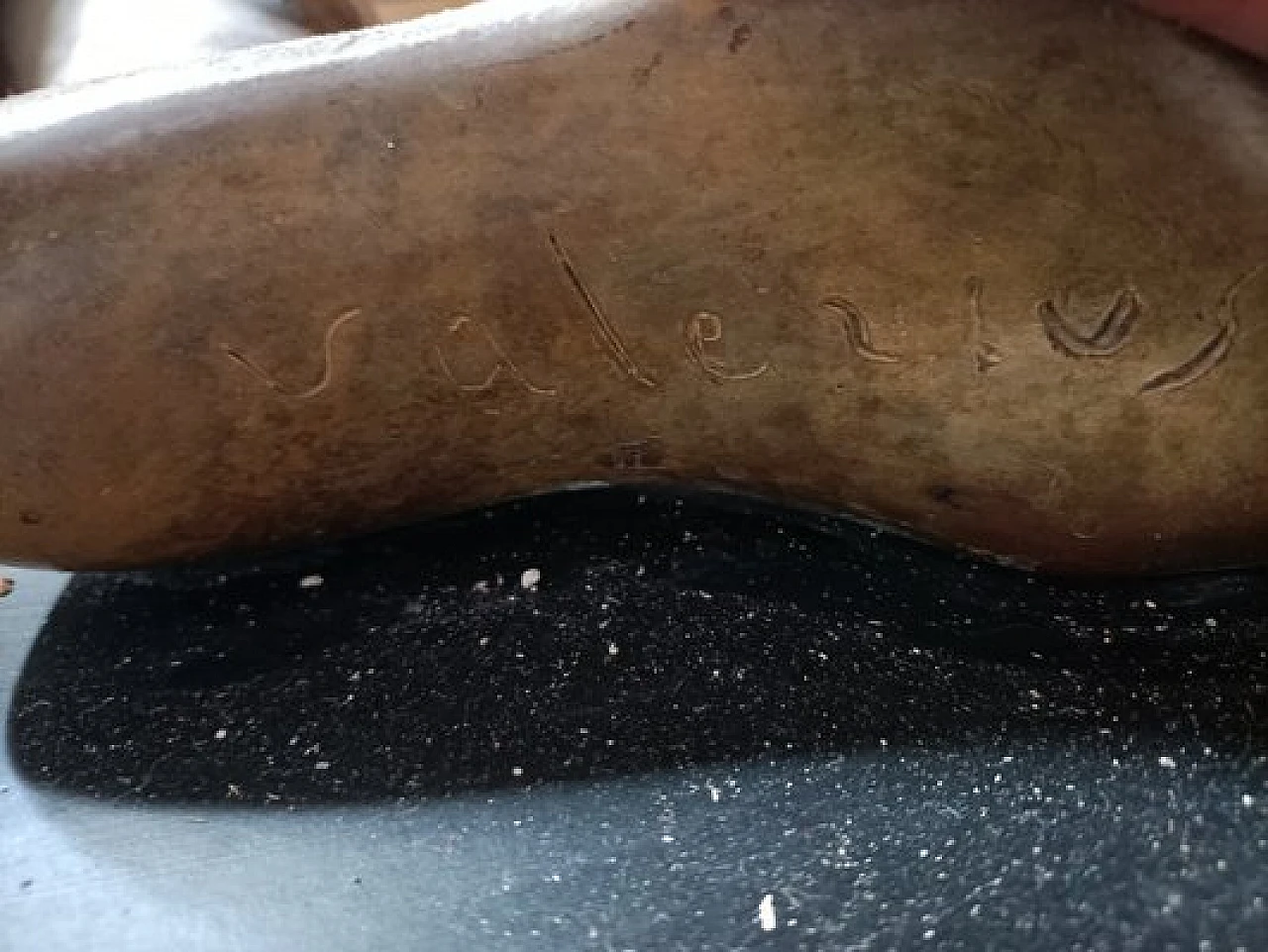 V. De Marchi, Nude of a woman, bronze sculpture on wood, 1980s 16