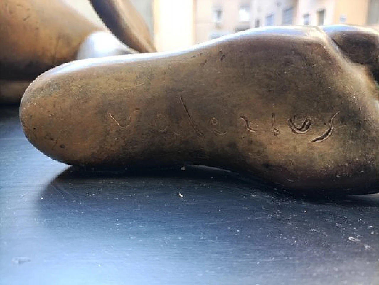 V. De Marchi, Nude of a woman, bronze sculpture on wood, 1980s 17