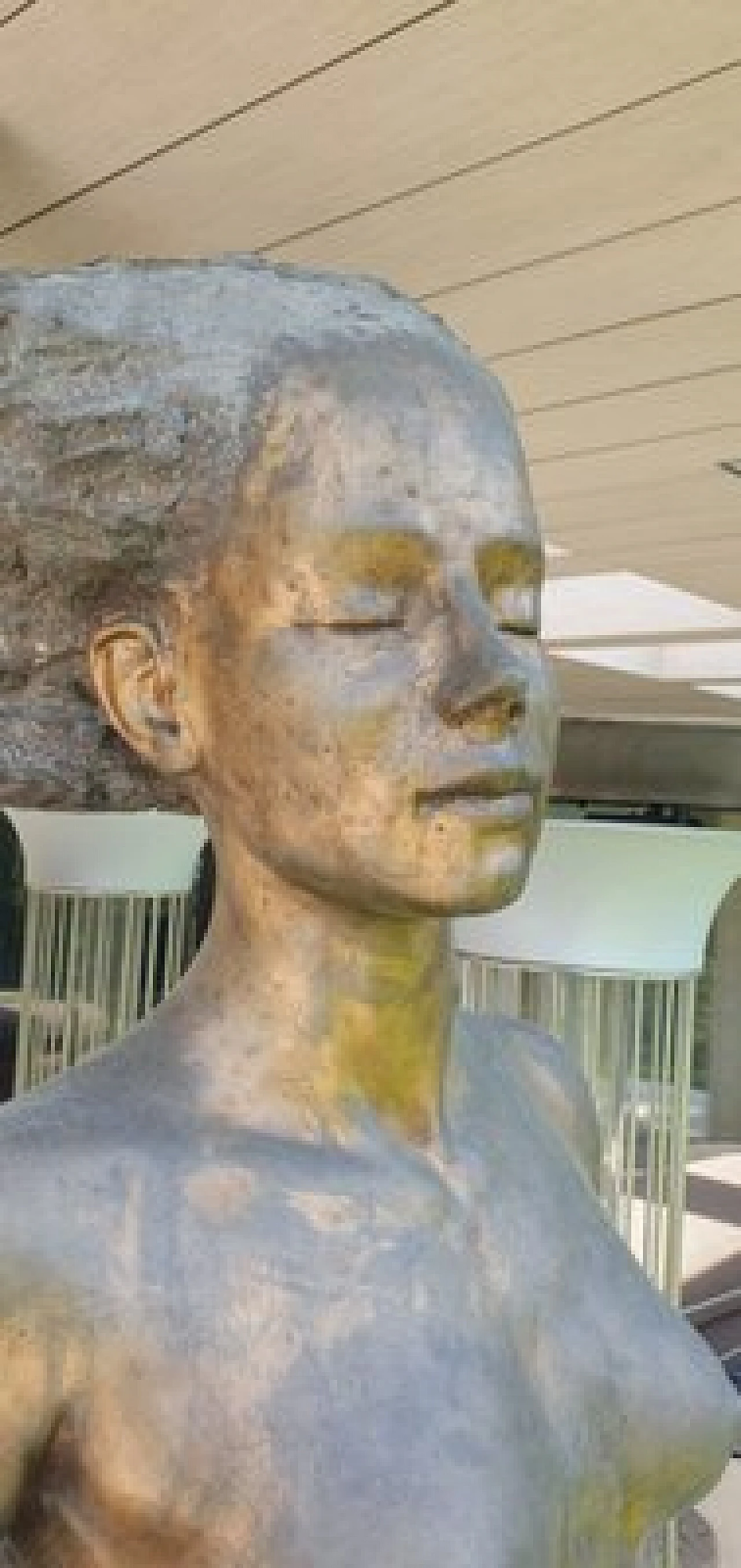 M. Ventura, Donna con i capelli al vento, scultura in bronzo, anni '80 18