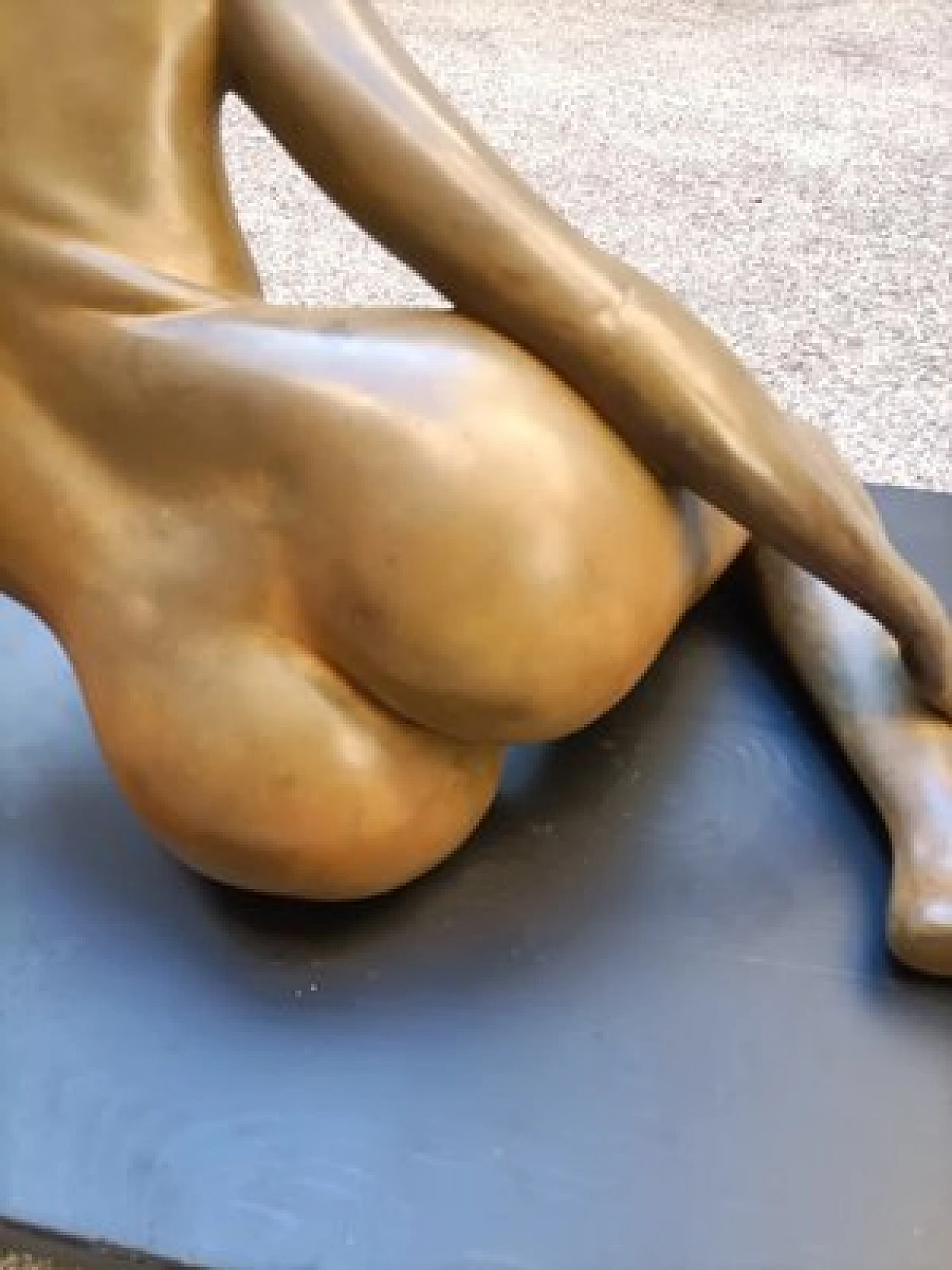 V. De Marchi, Nude of a woman, bronze sculpture on wood, 1980s 22