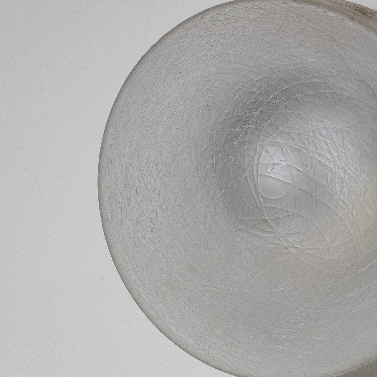 Coppia di lampade rotonde in vetro e metallo cromato, anni '60 5