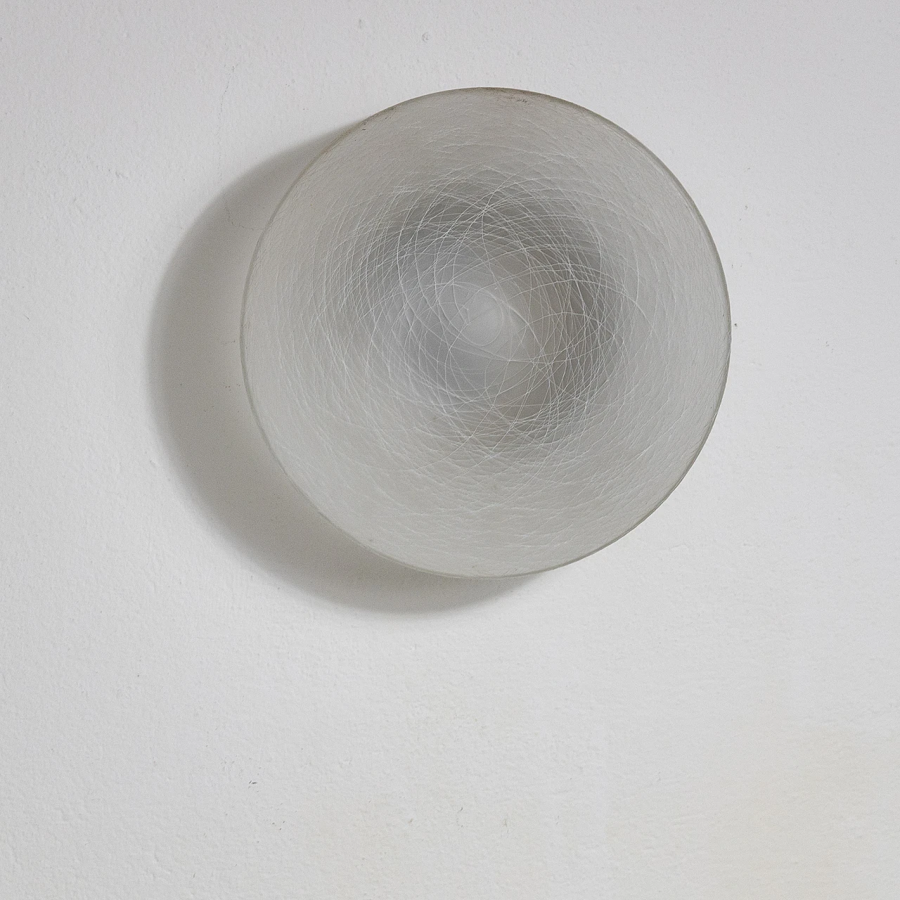 Coppia di lampade rotonde in vetro e metallo cromato, anni '60 10