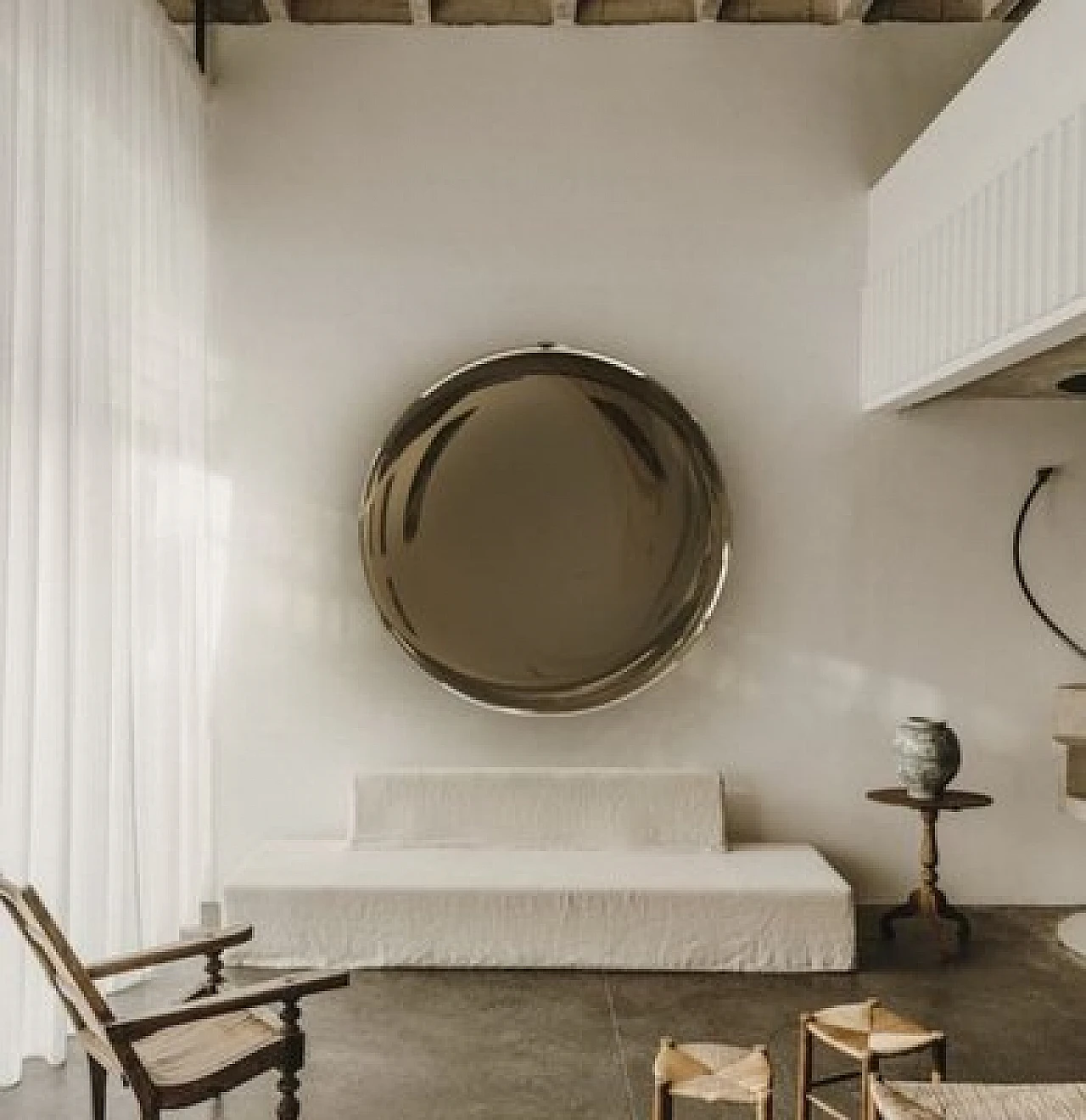 Specchio convesso in bronzo con struttura in ferro, anni 2000 2