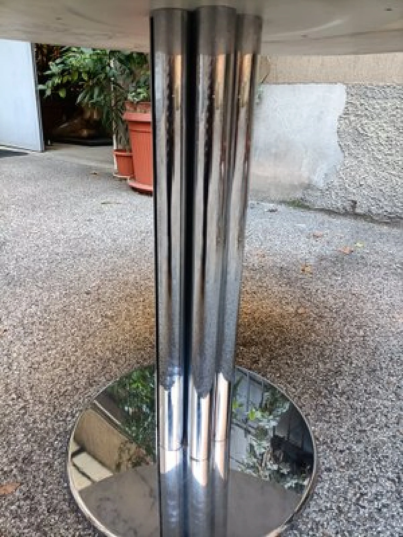 Round table in crome iron with white Carrara marble top, 1980s 5