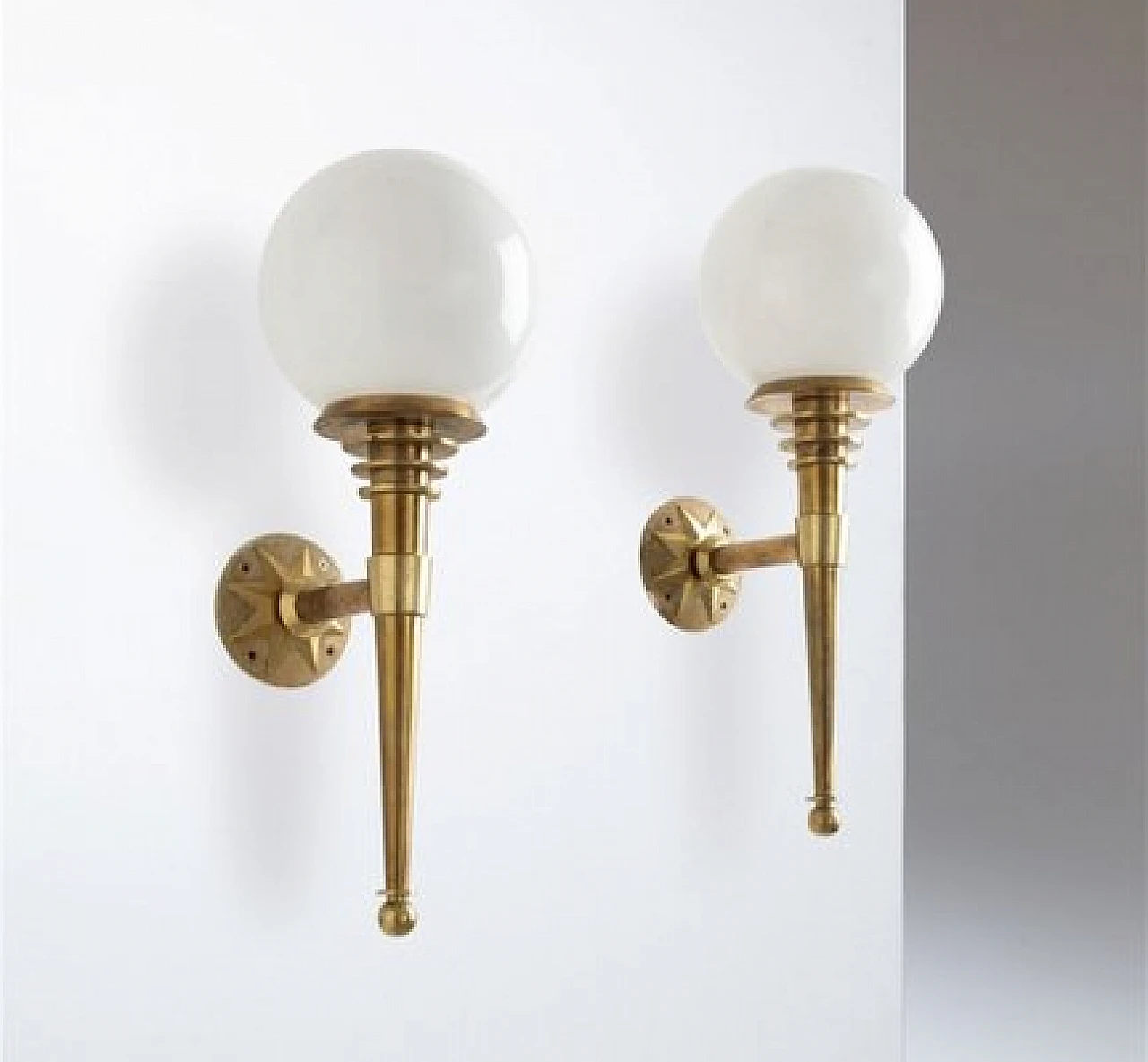 Pair of wall lights in glass & brass by Tommaso Buzzi, 1940s 1