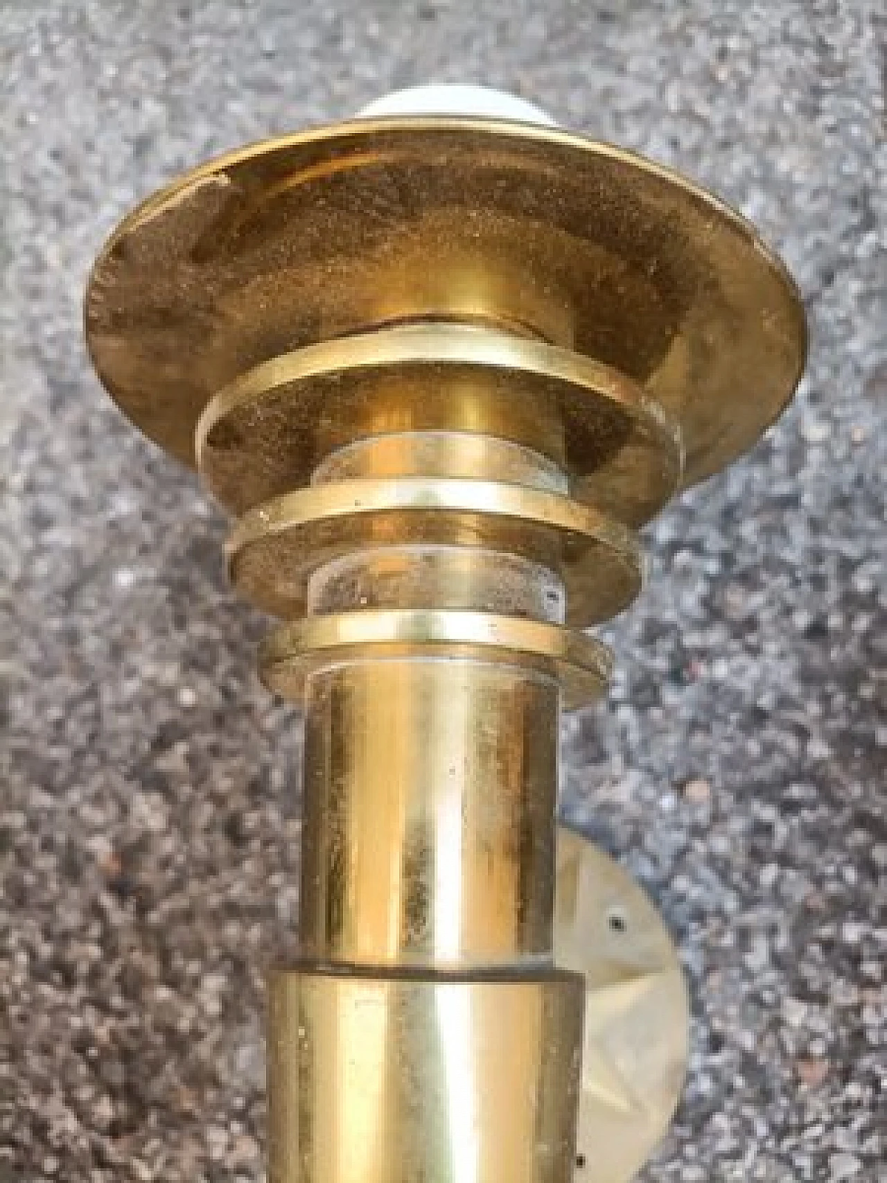 Pair of wall lights in glass & brass by Tommaso Buzzi, 1940s 3