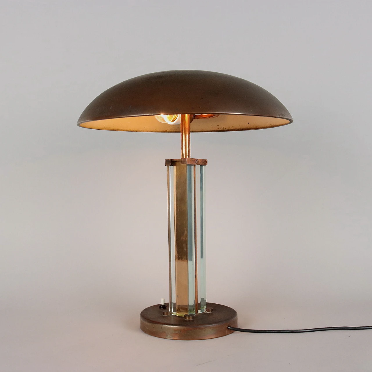 Lampada da tavolo in rame e vetro, anni '50 1