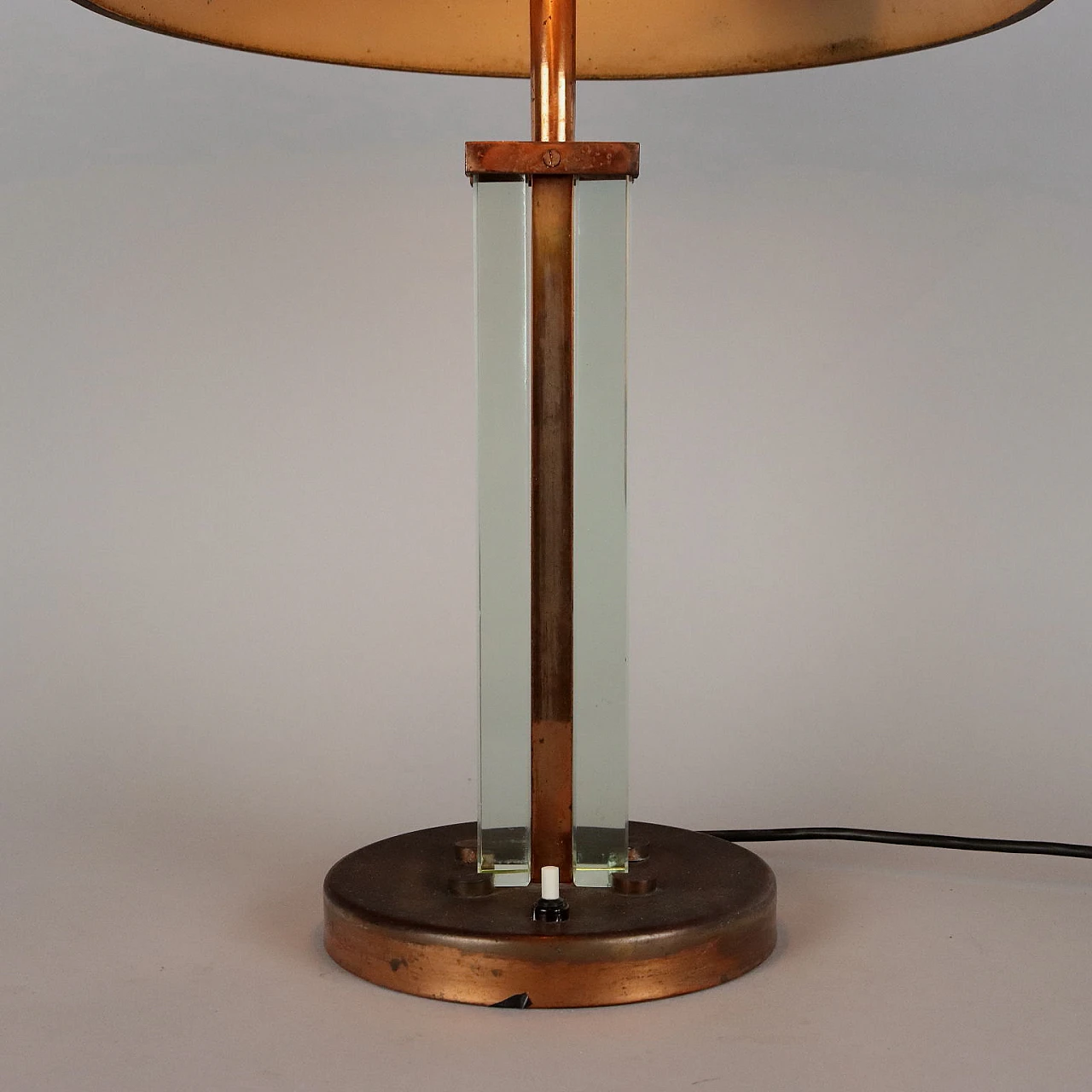 Lampada da tavolo in rame e vetro, anni '50 4