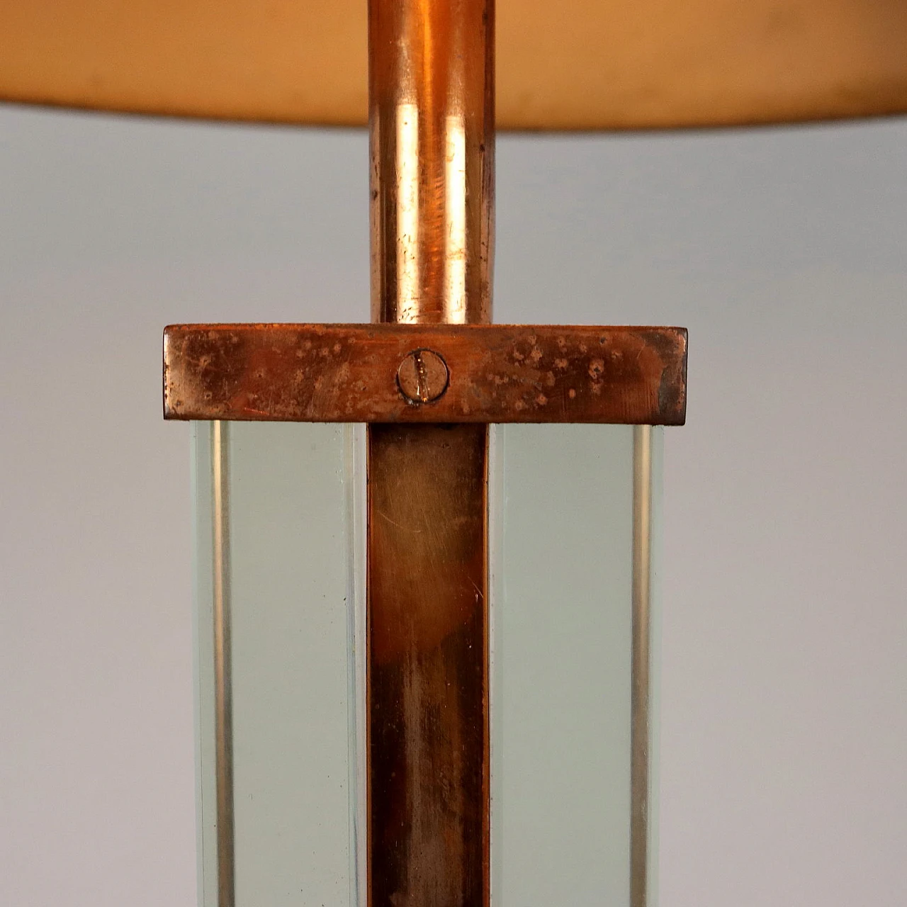 Lampada da tavolo in rame e vetro, anni '50 5